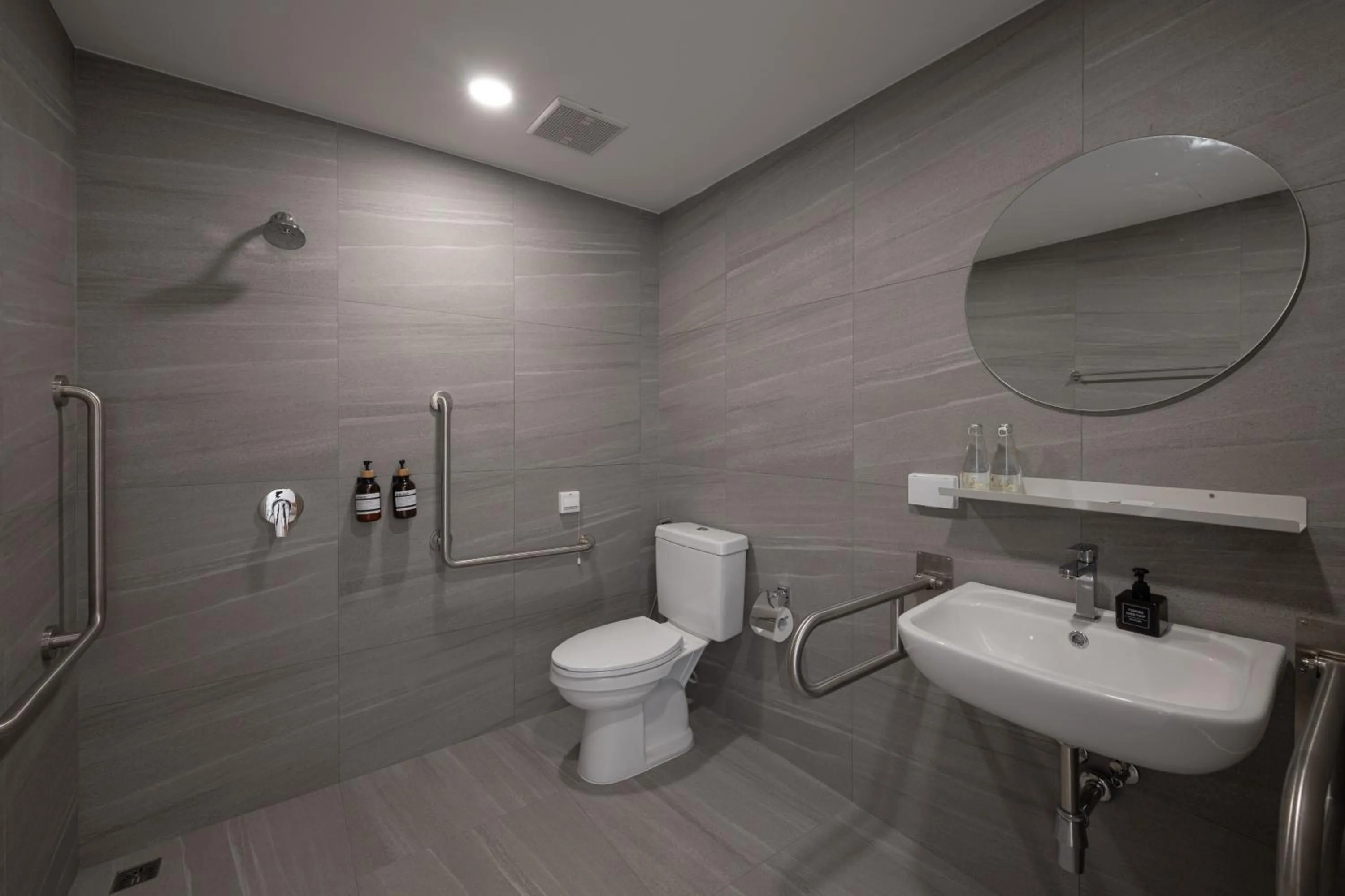 Bathroom in Lis Hotel Chiangmai