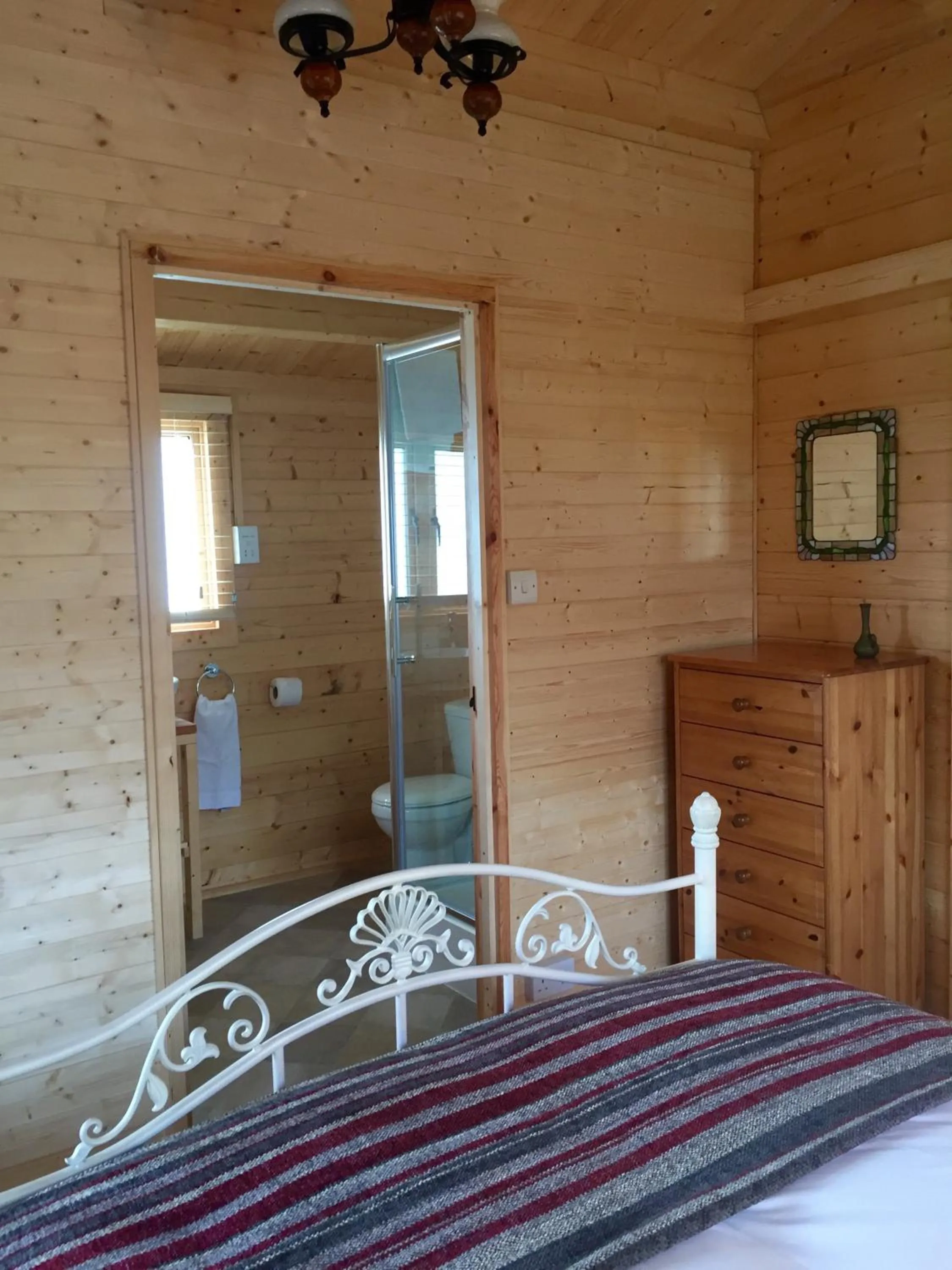 Bed in Fourwinds B&B