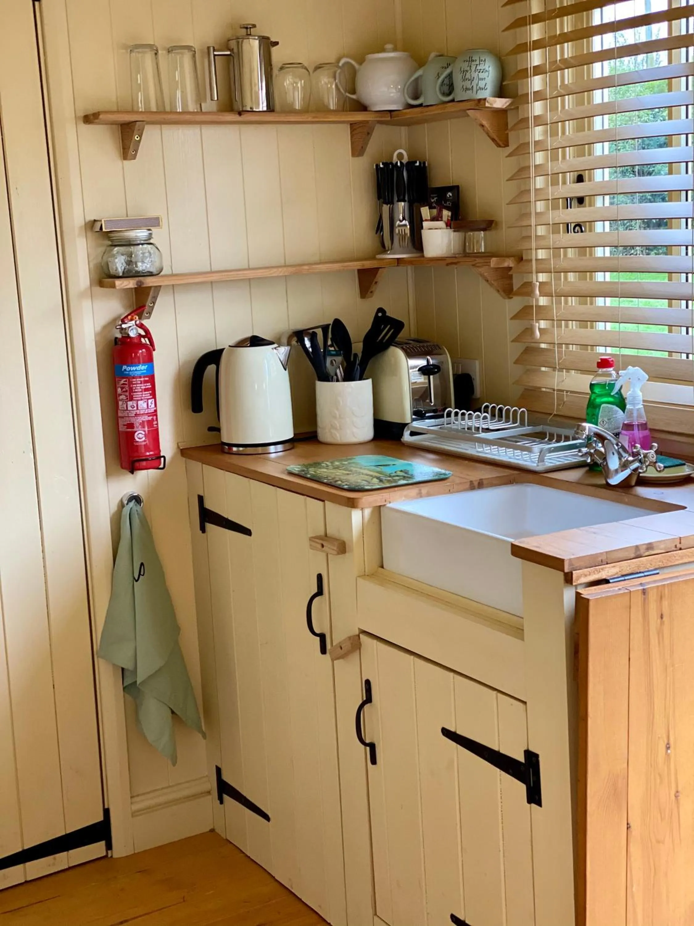 Kitchen or kitchenette in Fourwinds B&B