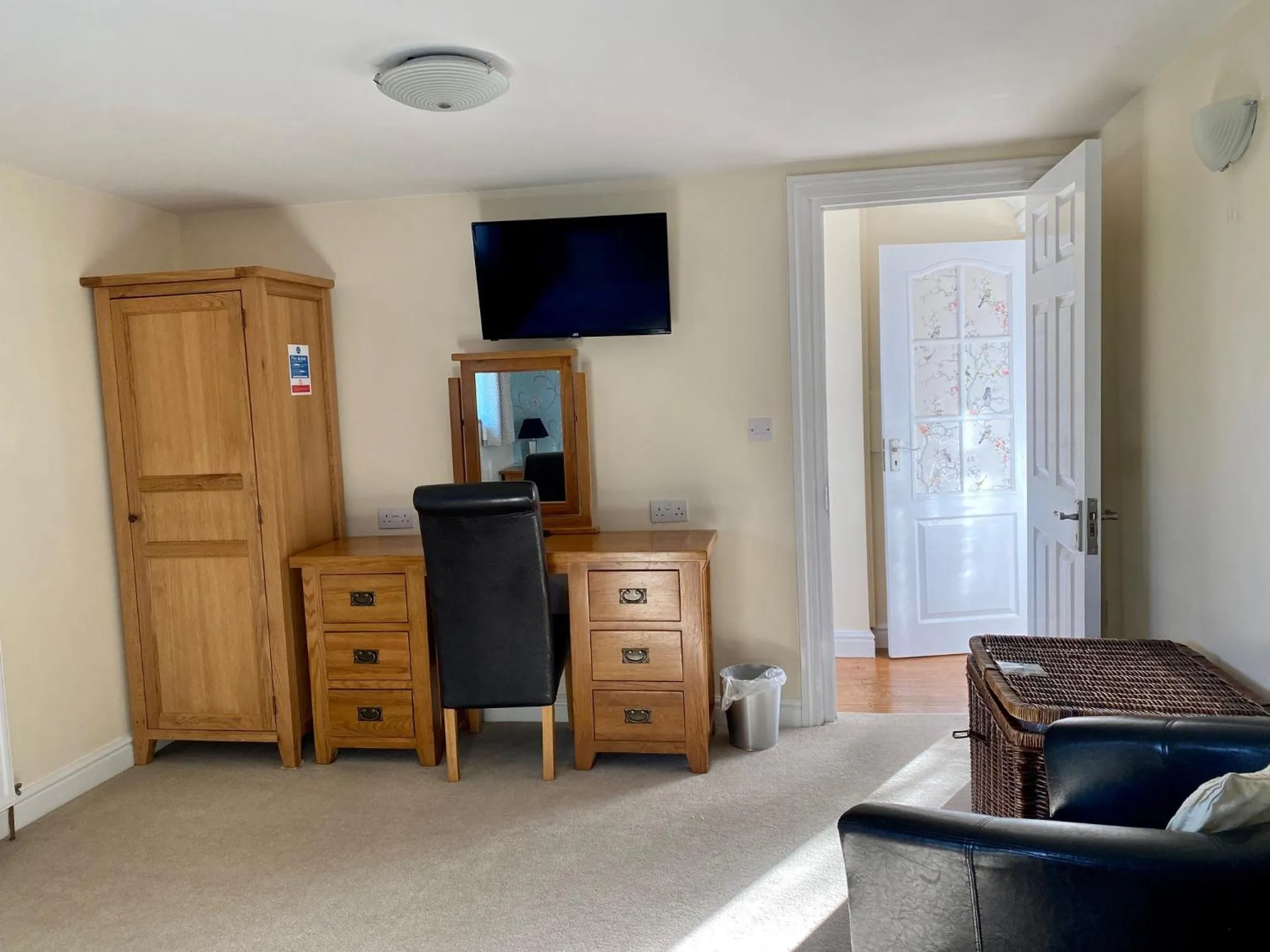 Photo of the whole room in Fourwinds B&B