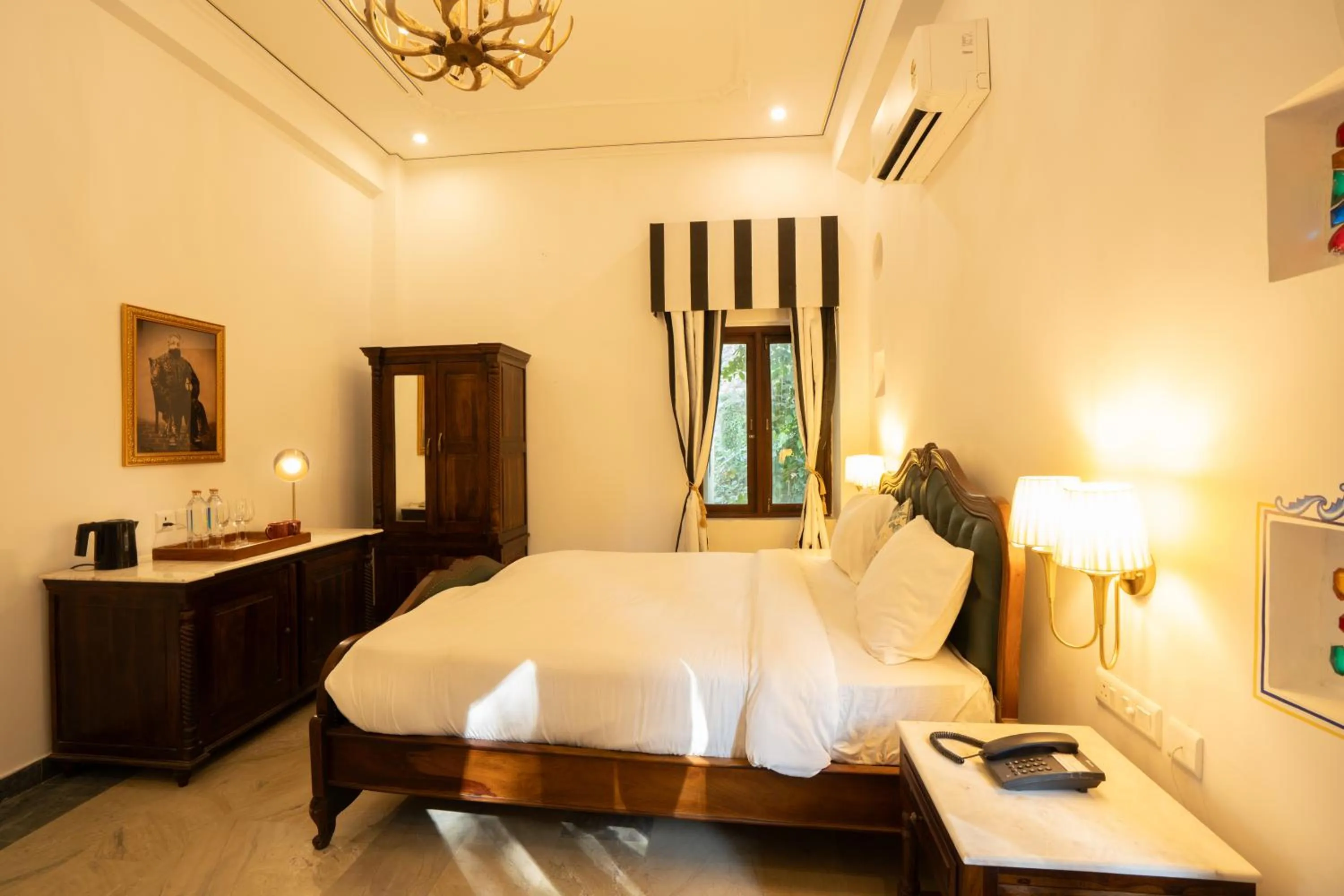 Bed in Medieval Forts, Kalwar, Jaipur