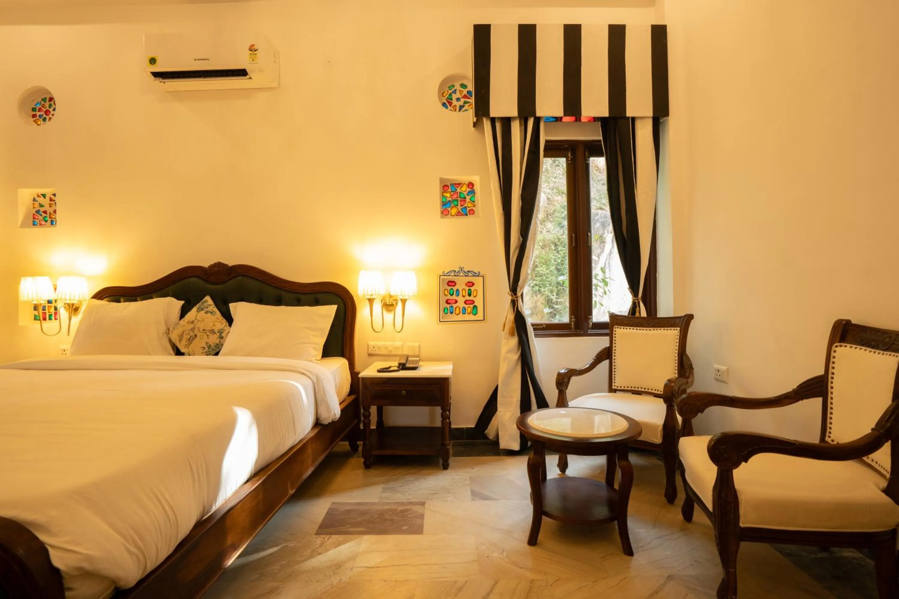 Bedroom, Bed in Medieval Forts, Kalwar, Jaipur