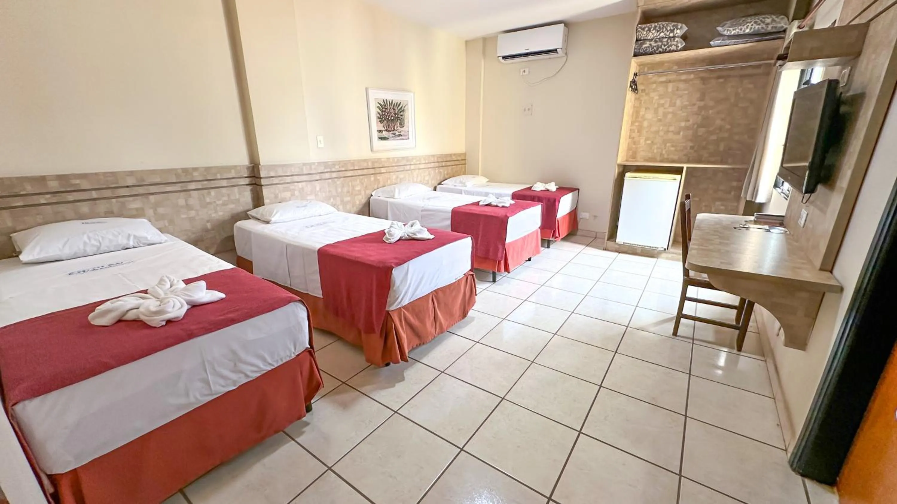 Standard Quadruple Room in Hotel Internacional