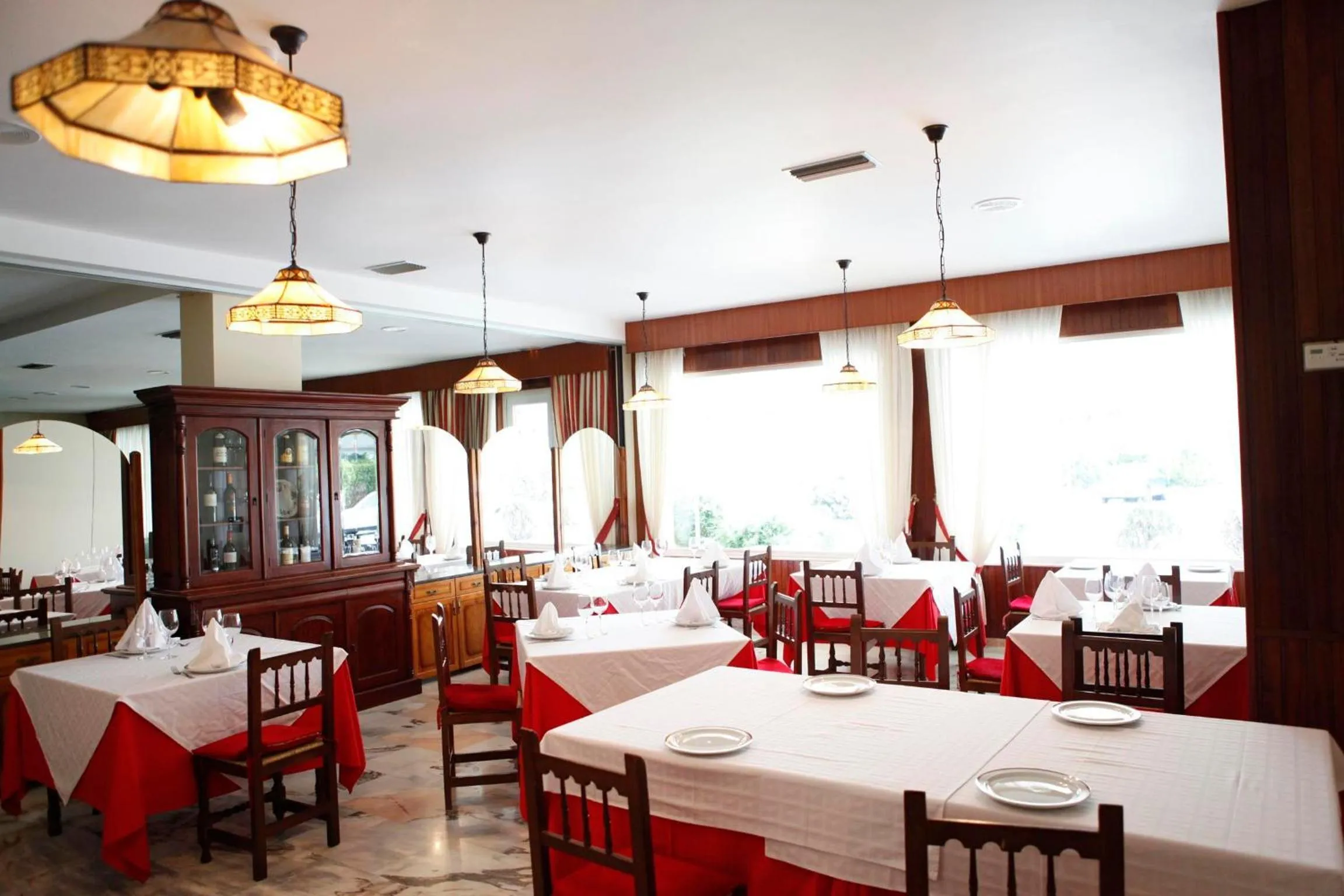 Restaurant/places to eat in Hotel Park