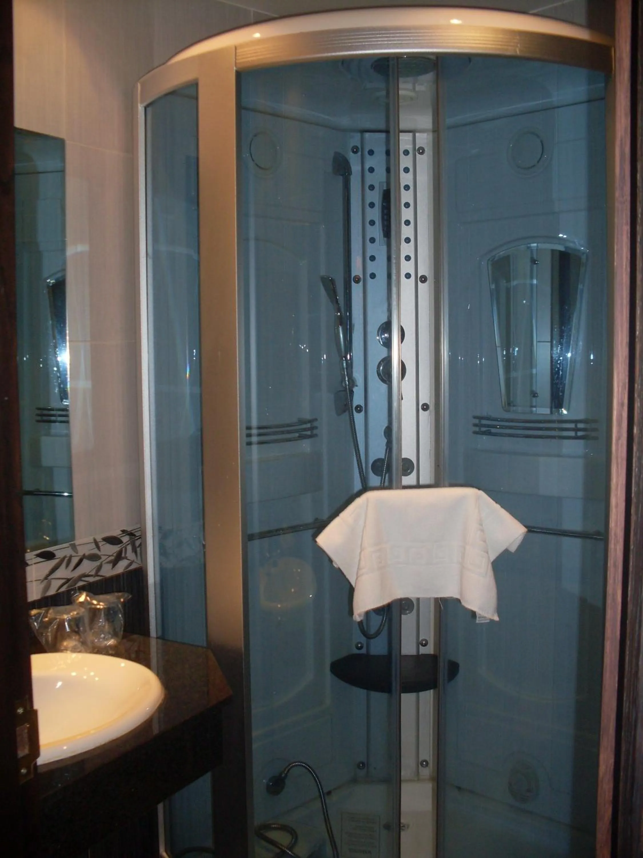 Bathroom in Hotel Park