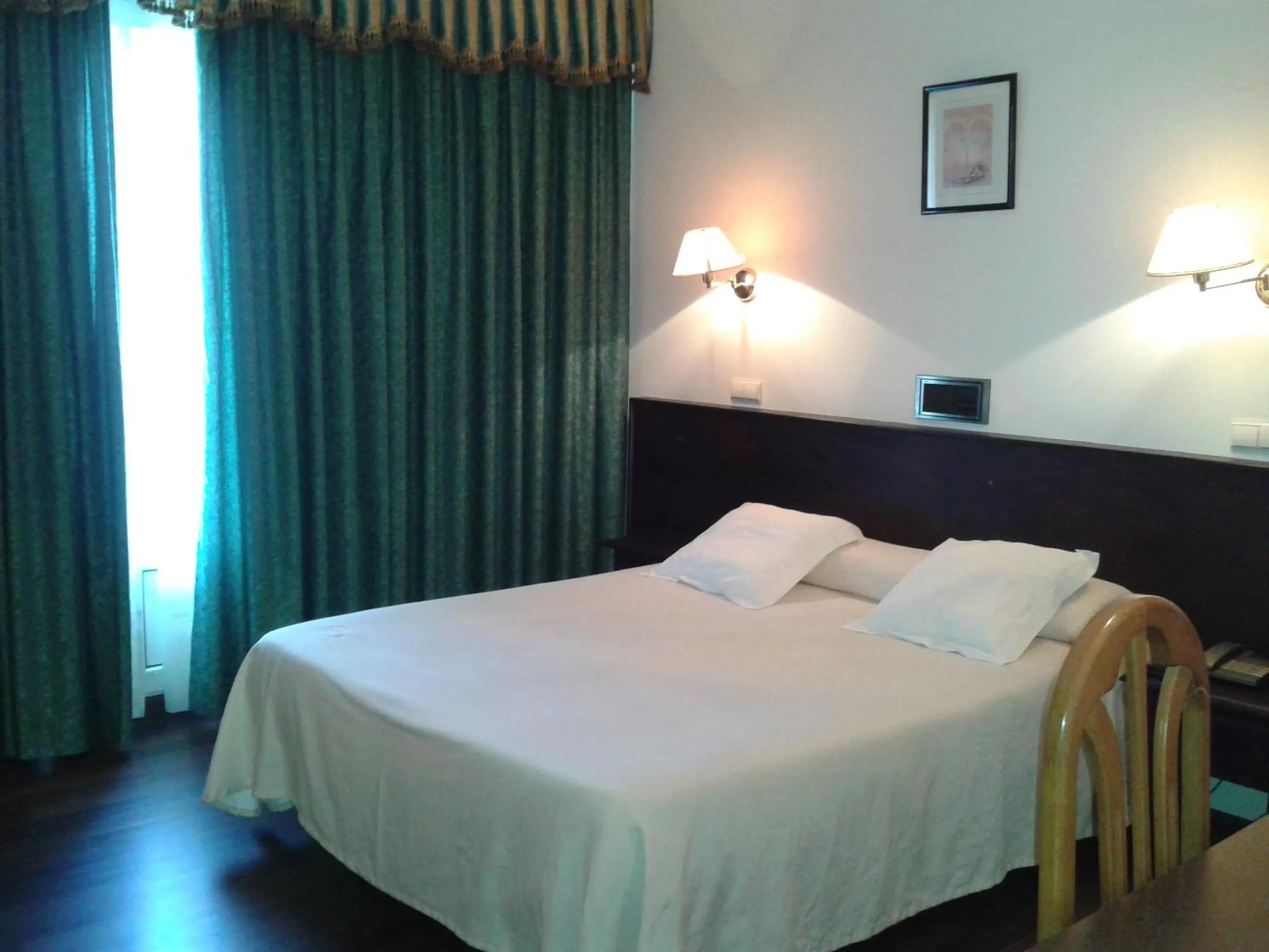 Photo of the whole room, Bed in Hotel Park