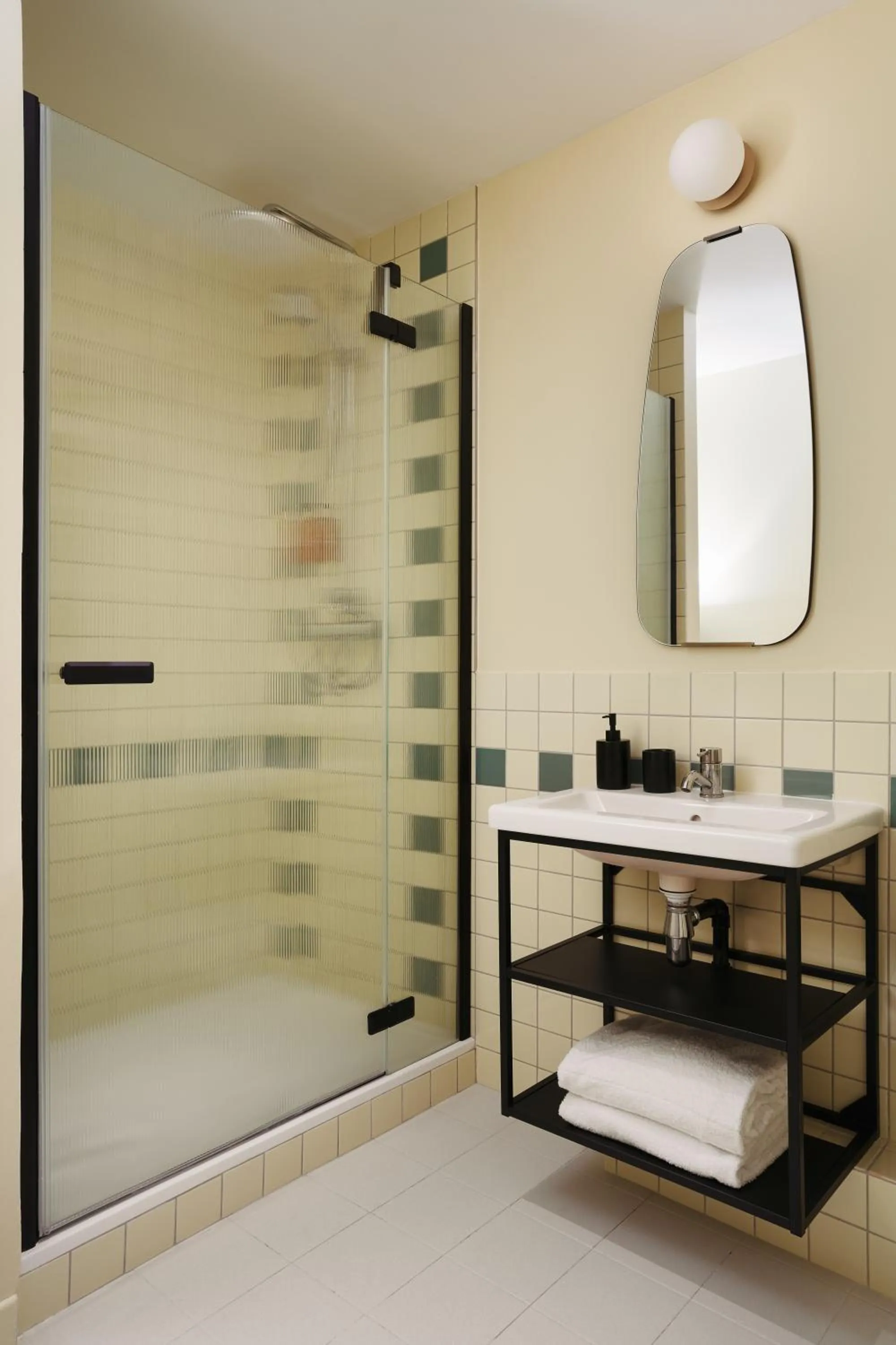 Bathroom in Edgar Suites Lille - Shake