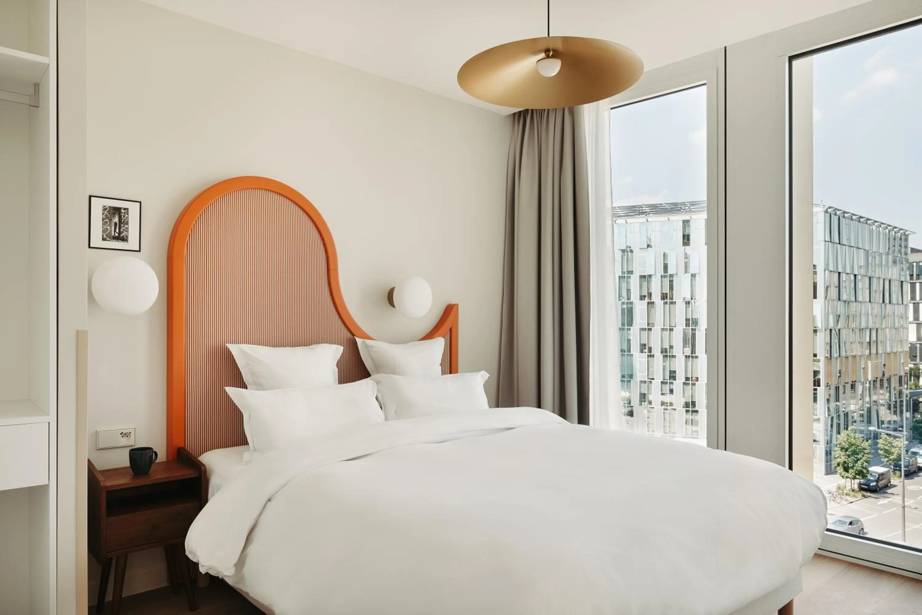 View (from property/room), Bed in Edgar Suites Lille - Shake