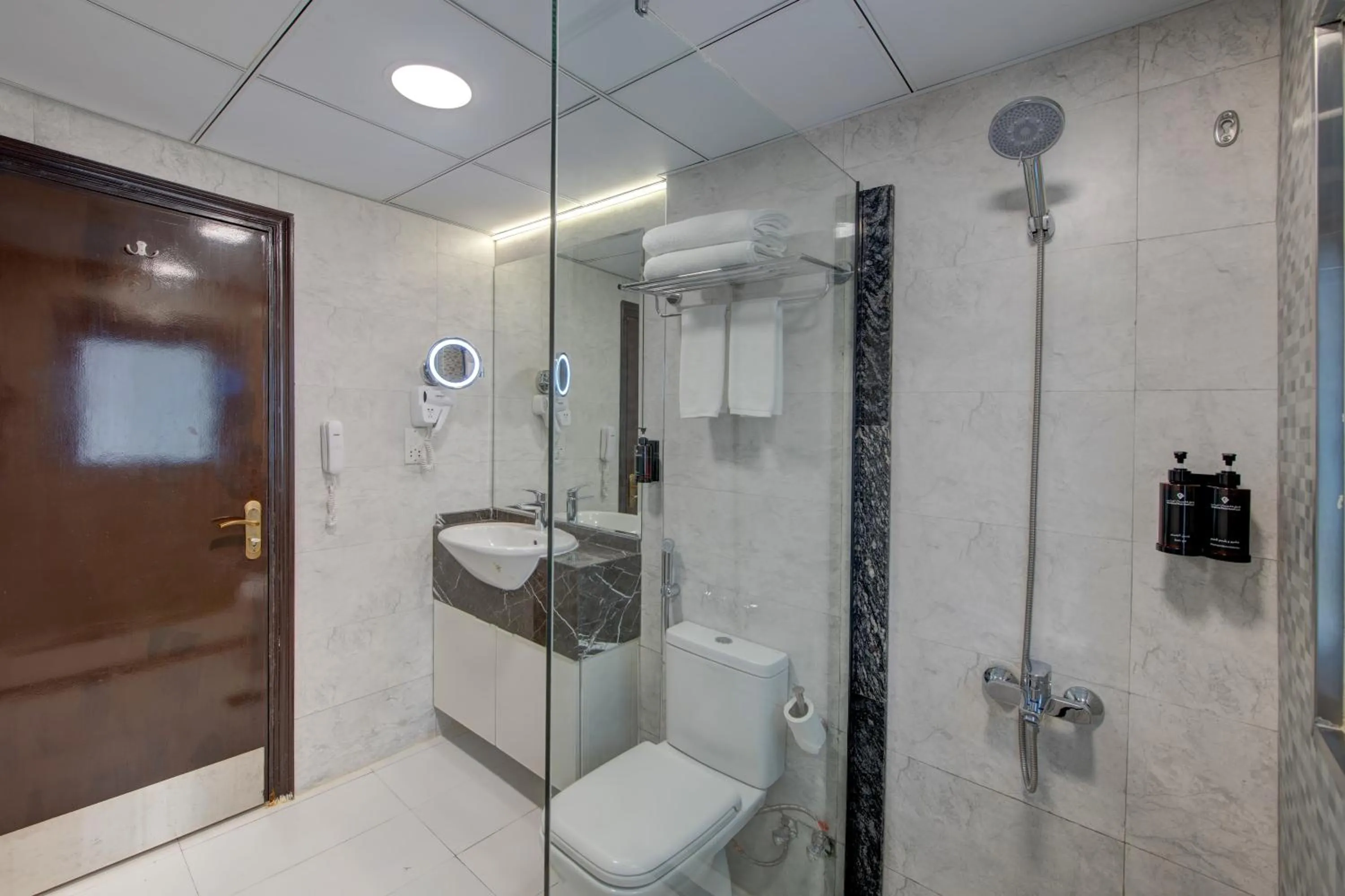 Bathroom in Vendome Plaza Hotel