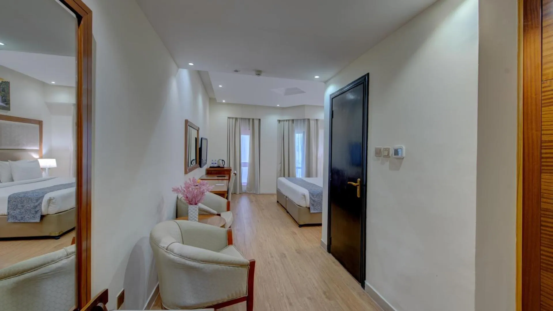 Bedroom, Bed in Vendome Plaza Hotel