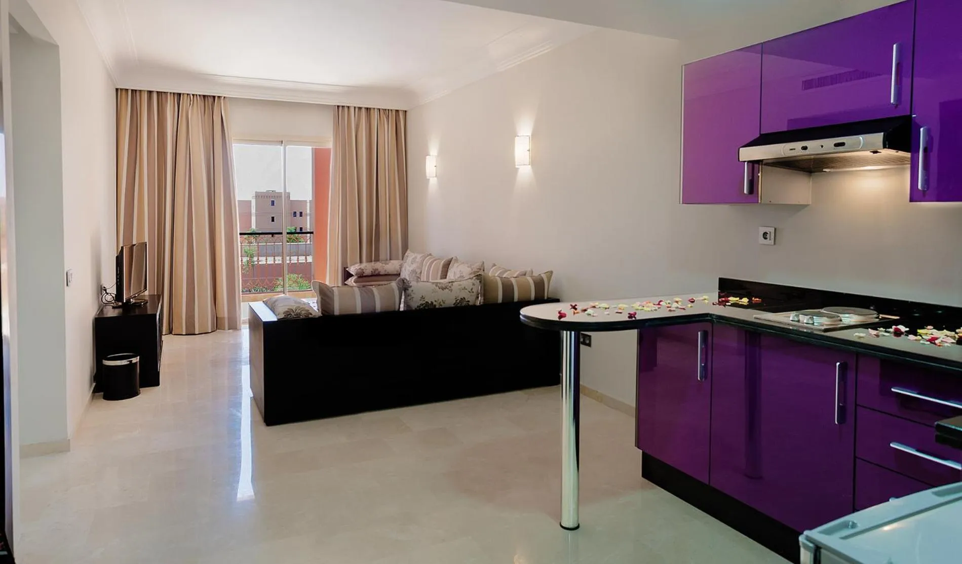 Kitchen or kitchenette in Palm Appart Hôtel Marrakech