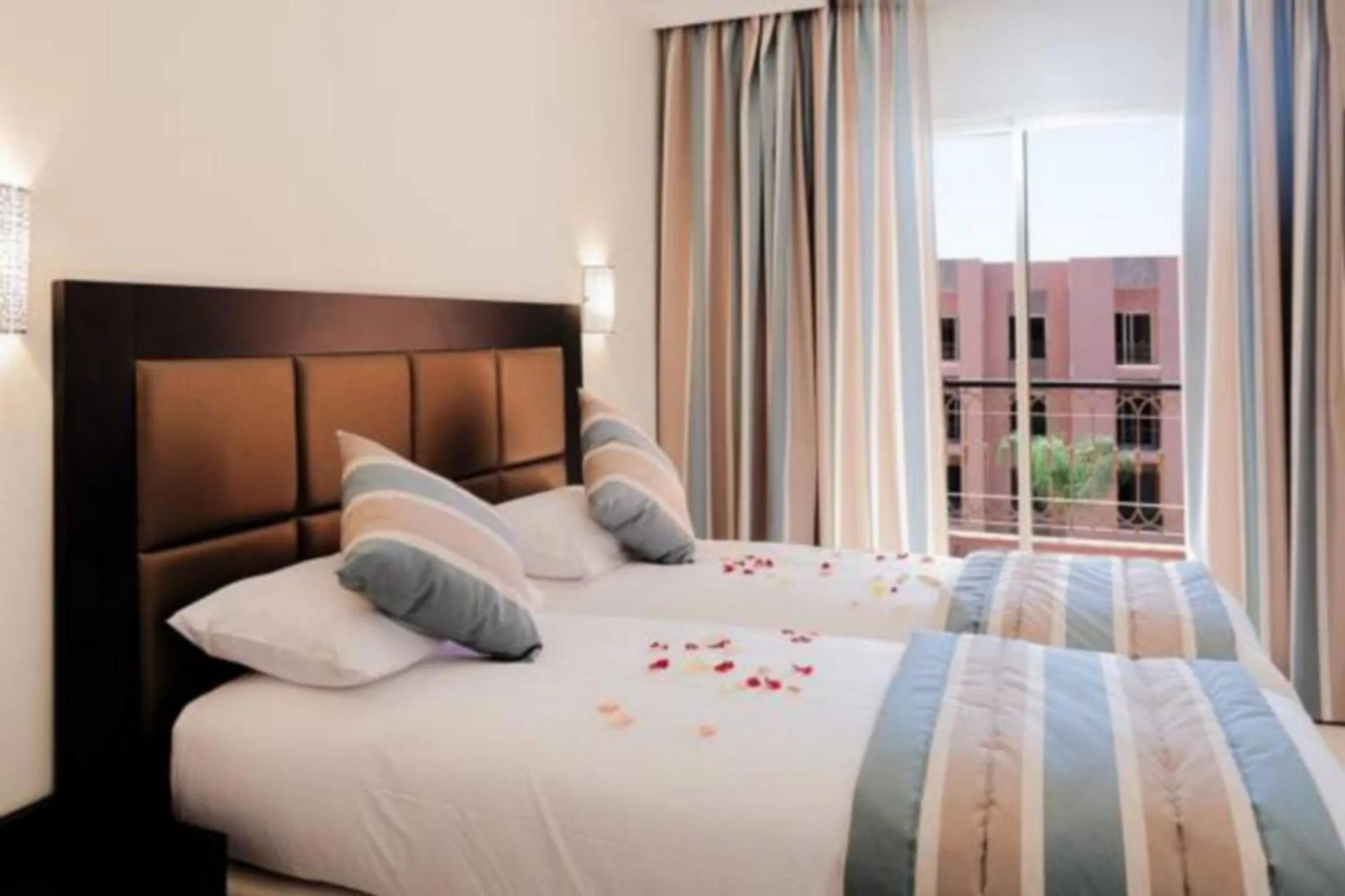 Balcony/Terrace, Bed in Palm Appart Hôtel Marrakech