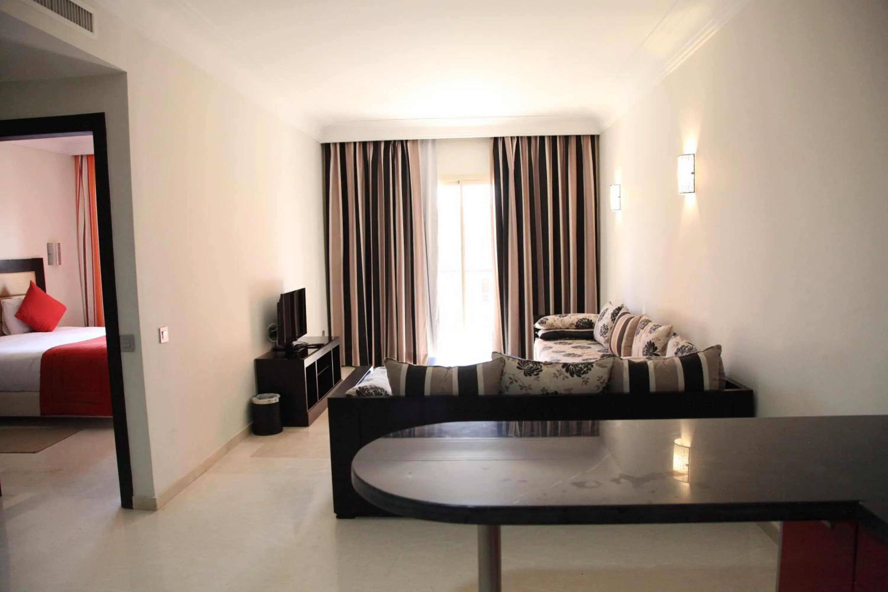 Kitchen or kitchenette, Bed in Palm Appart Hôtel Marrakech