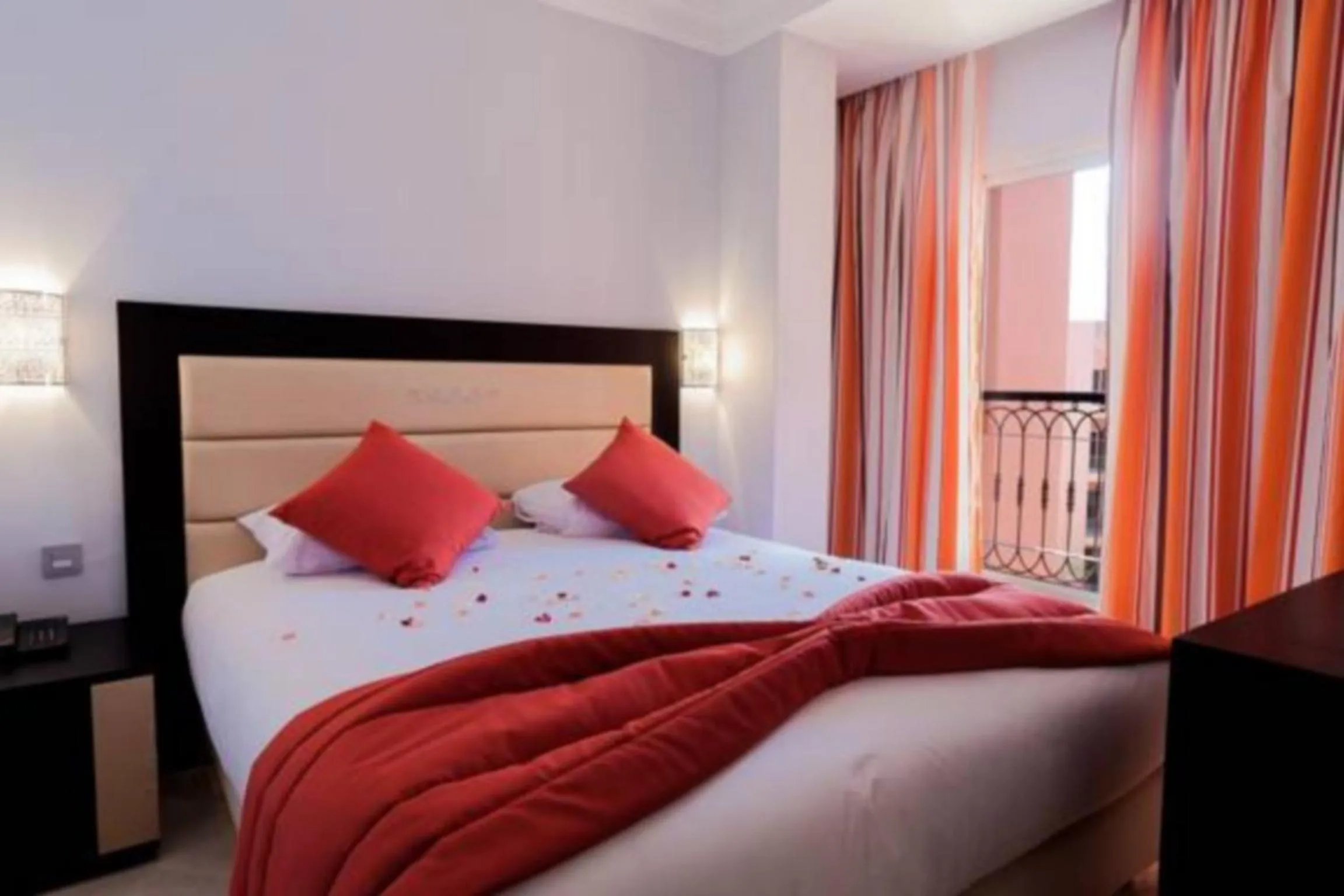 Balcony/Terrace, Bed in Palm Appart Hôtel Marrakech