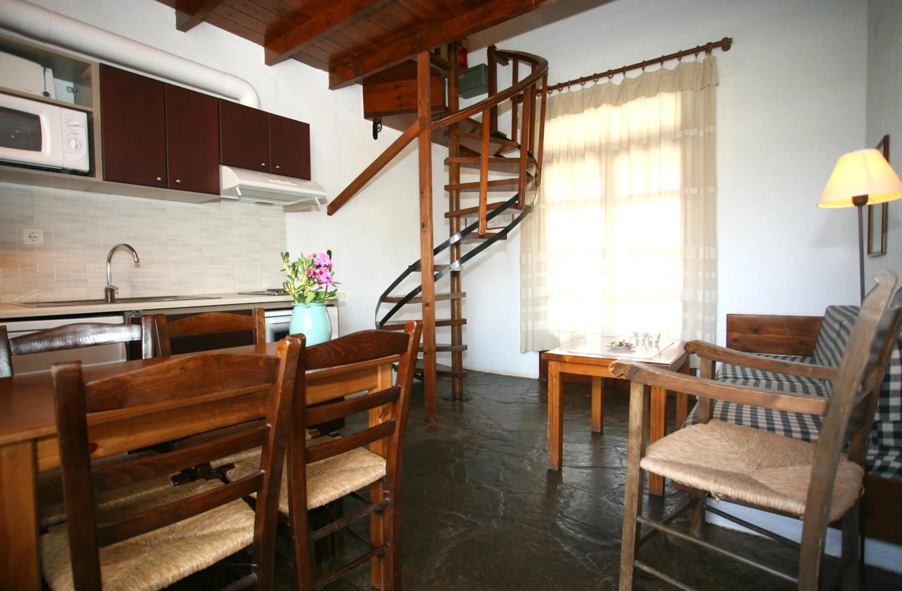 Kitchen or kitchenette in Proimos Maisonnettes