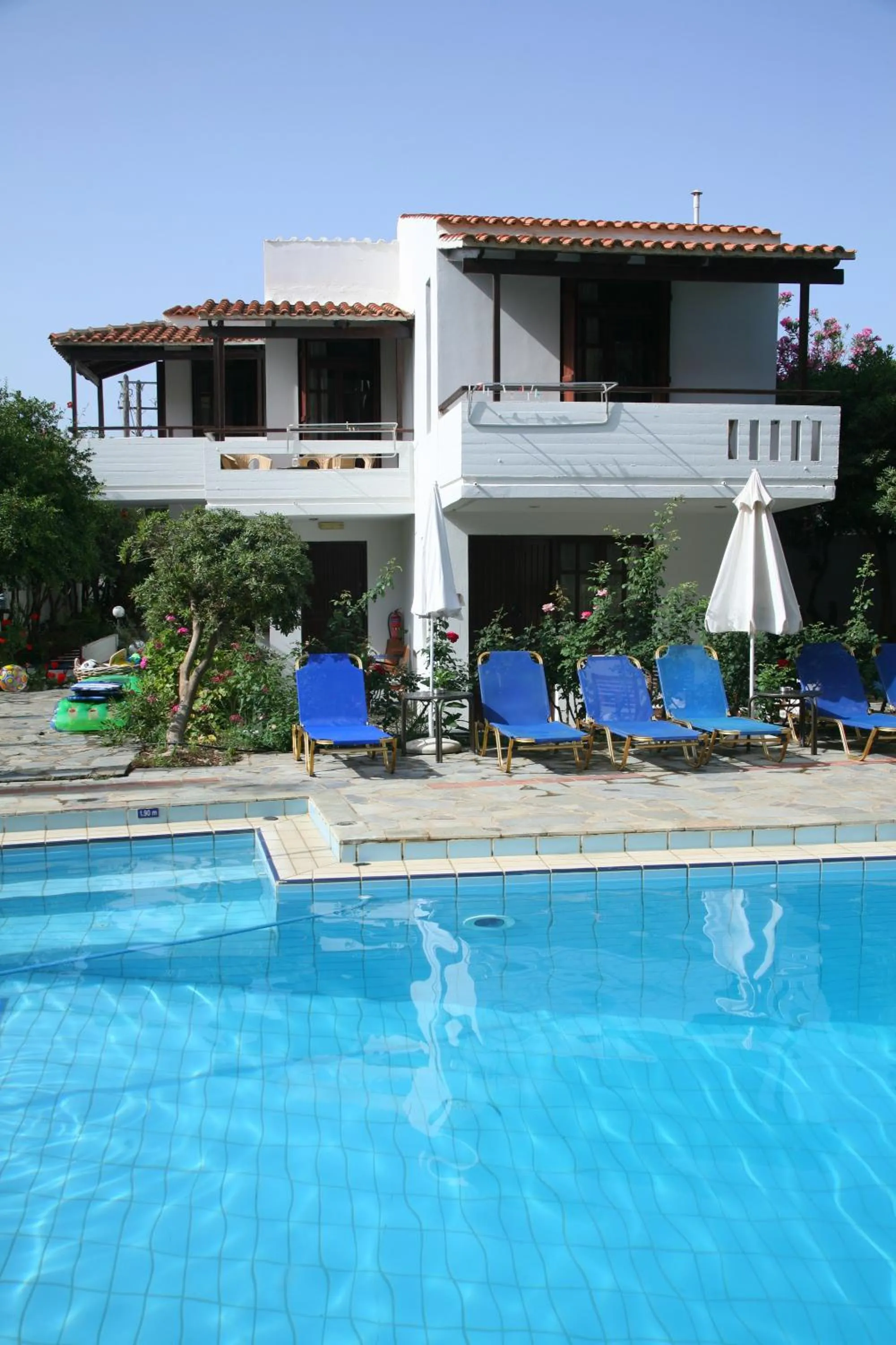 Swimming pool in Proimos Maisonnettes