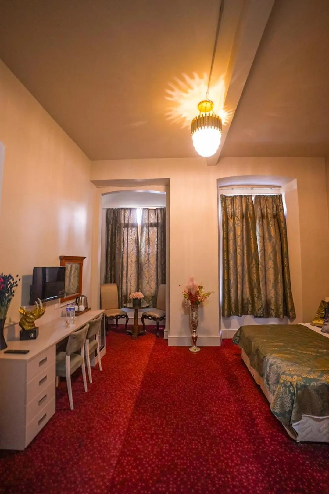 Photo of the whole room, Bed in Aria Palace Taksim