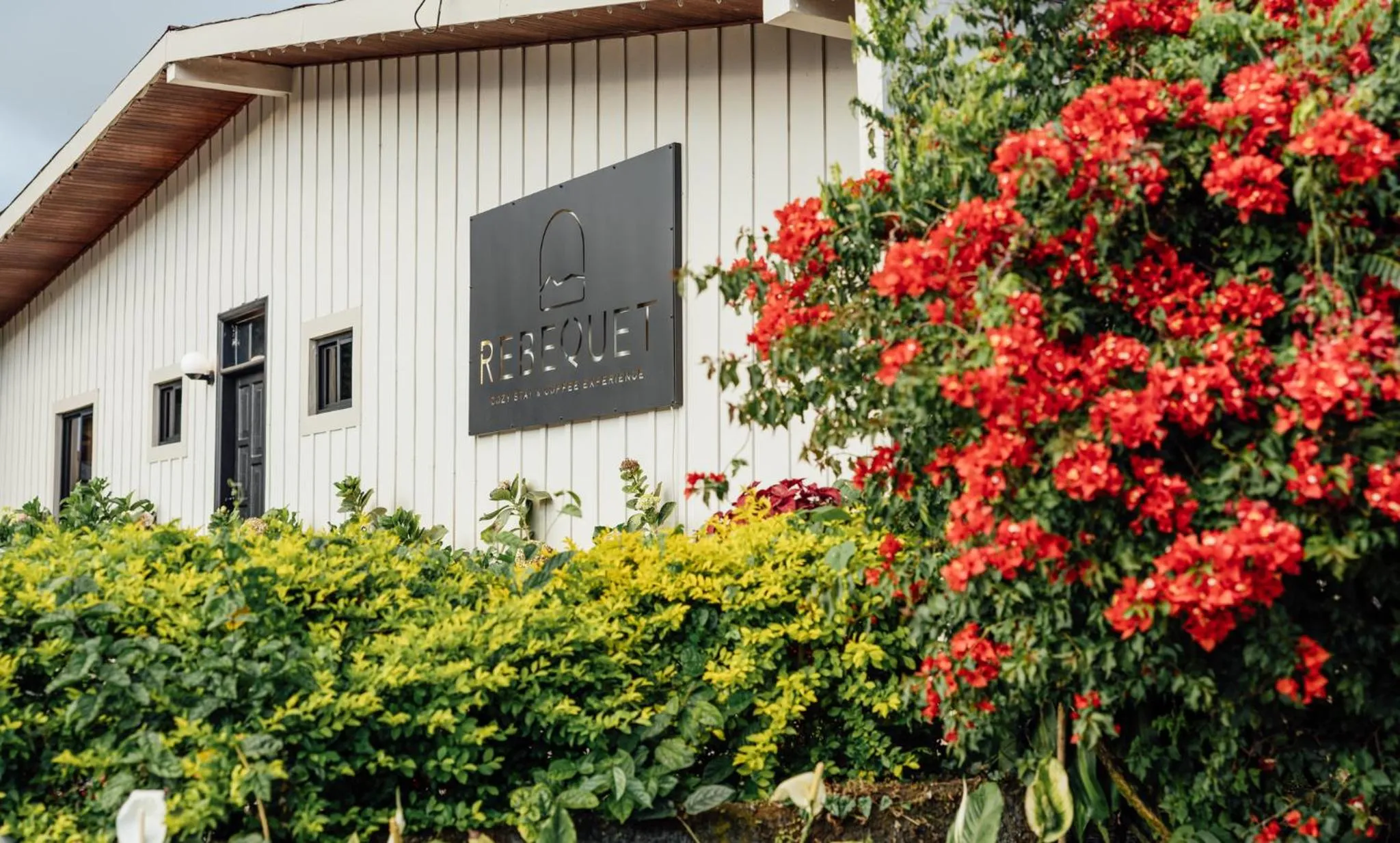 Property building in Hotel Boutique Rebequet