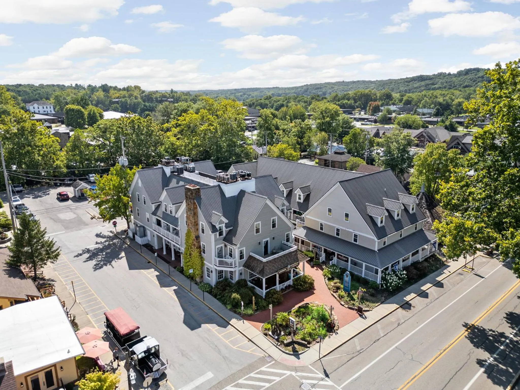 Property building in Artists Colony