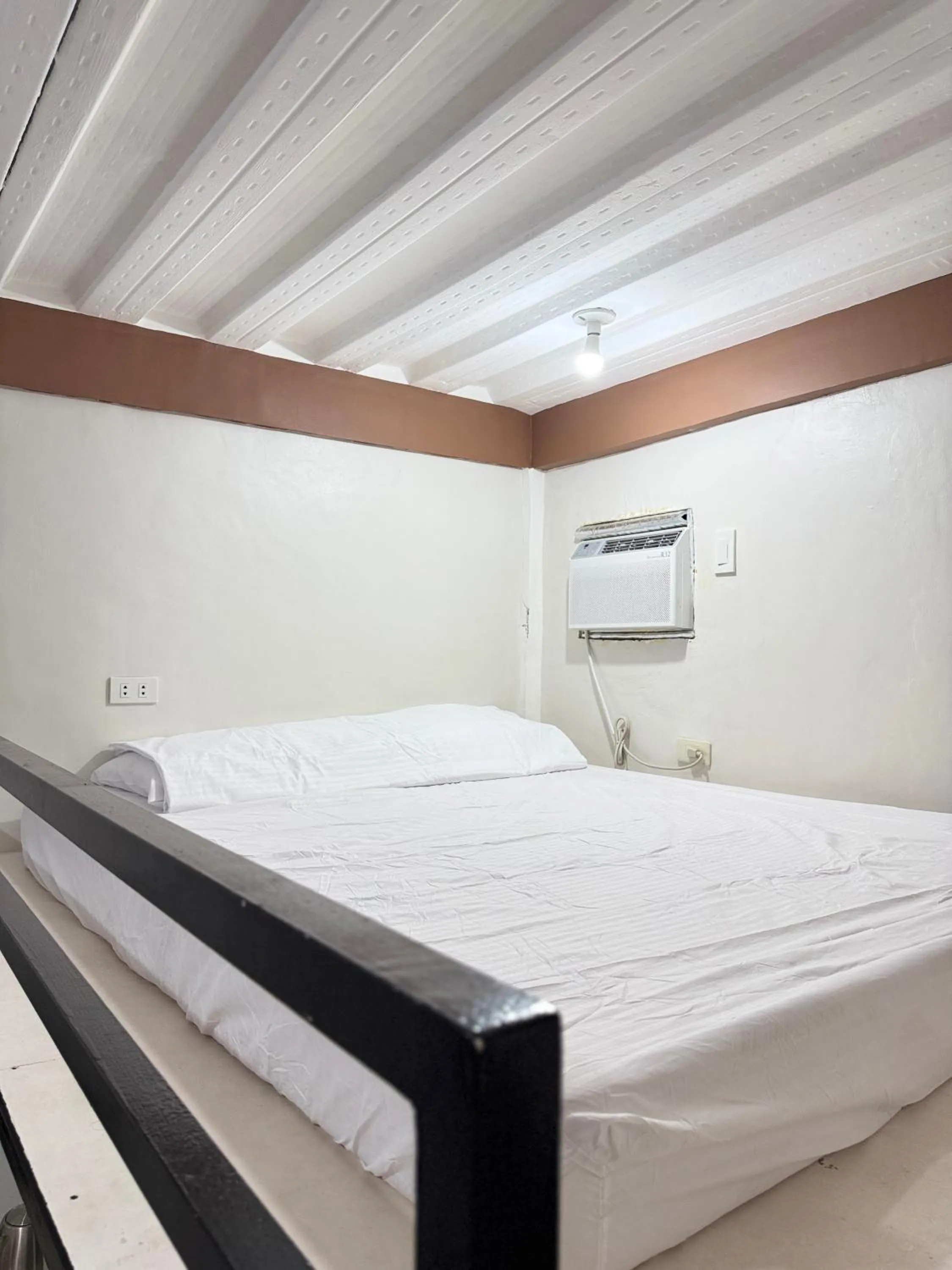 Bed in Two Seasons Apartelle Koronadal