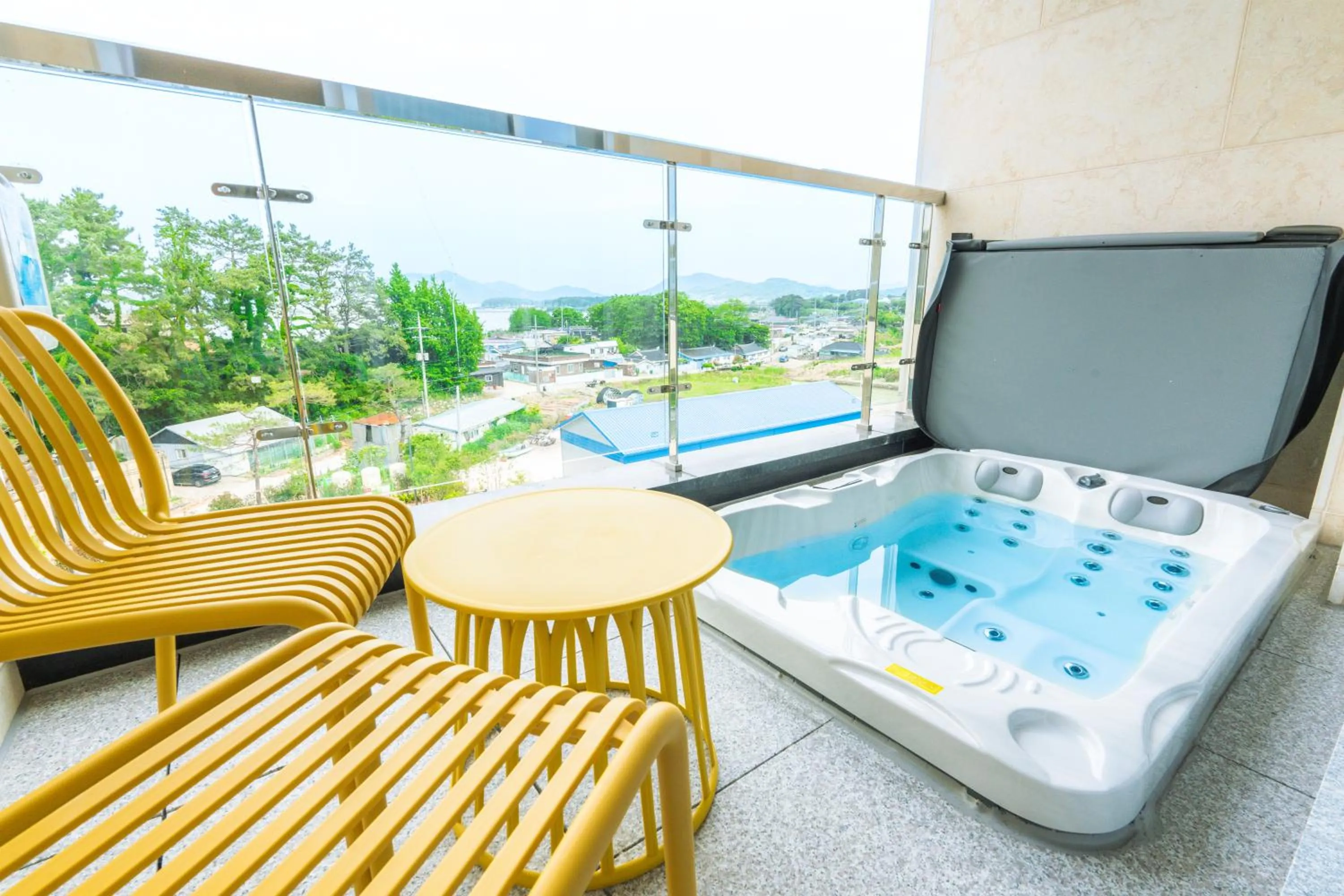 Hot Tub in Dongho Beach Hotel