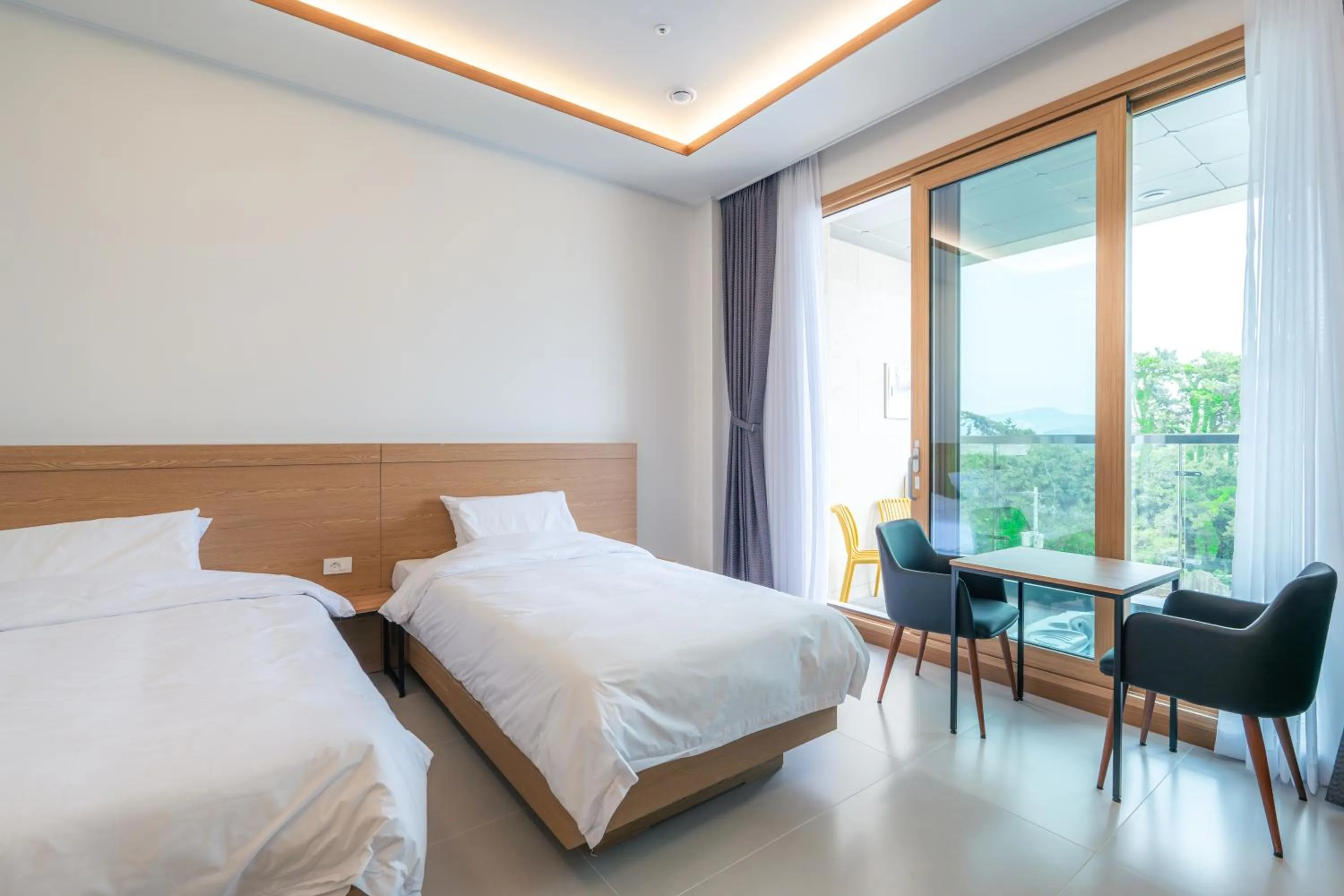 Bed in Dongho Beach Hotel