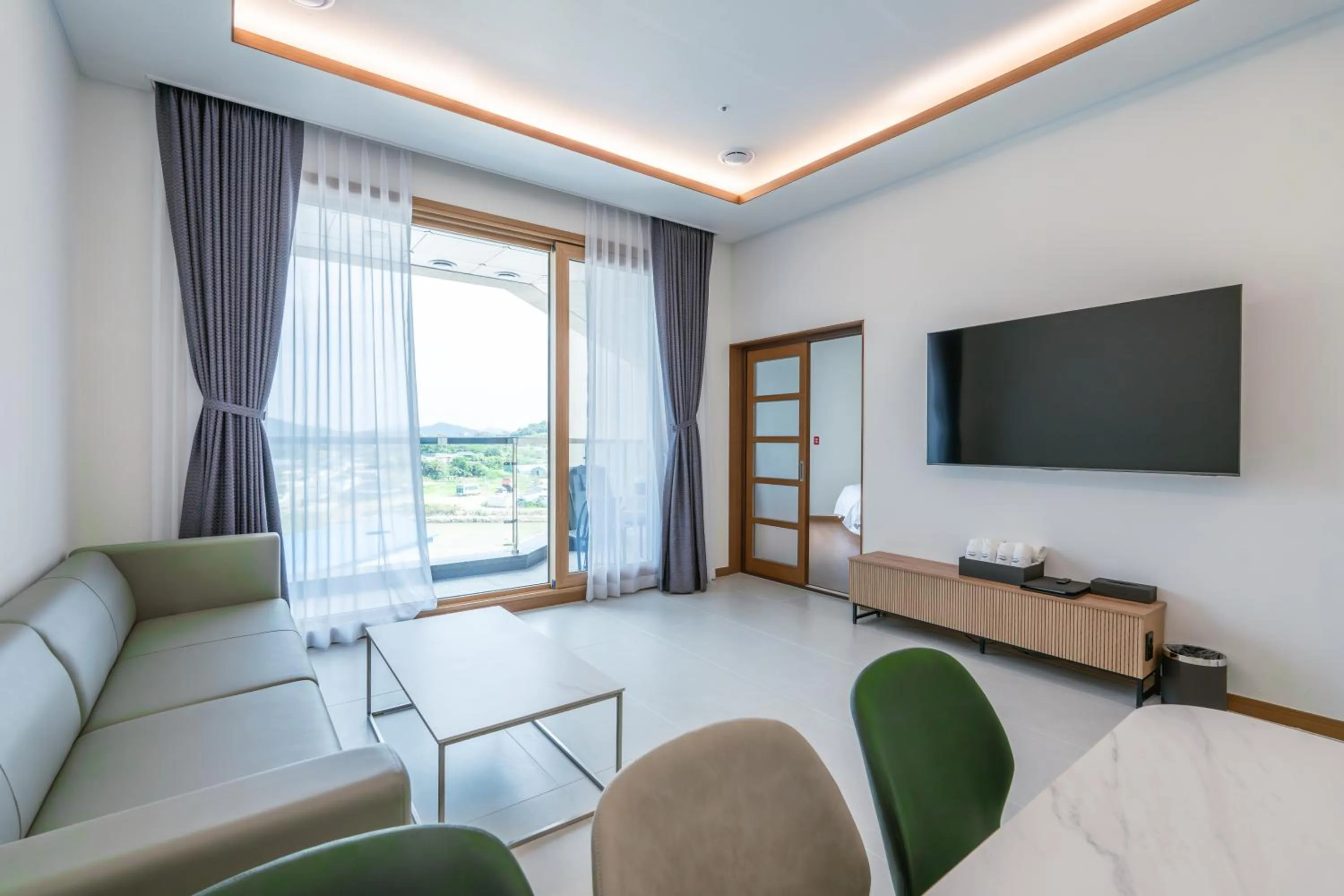 TV and multimedia in Dongho Beach Hotel