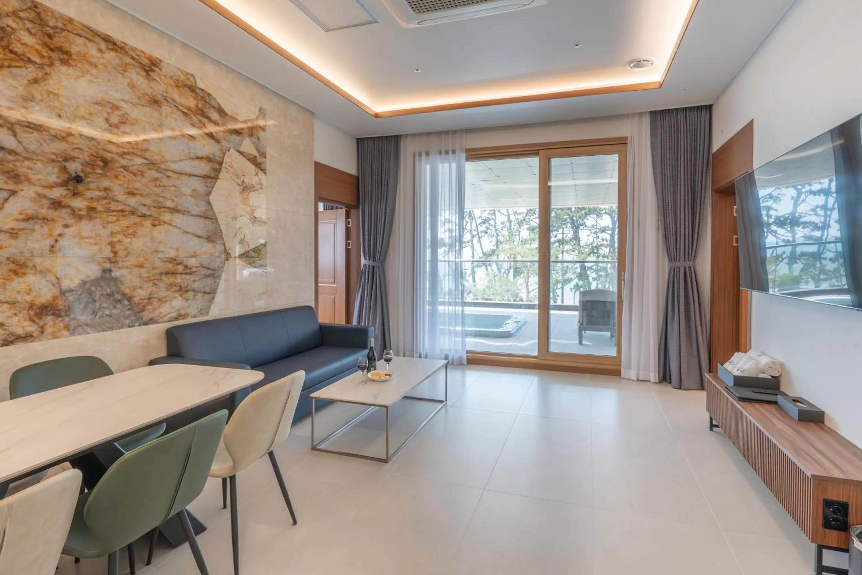 Living room in Dongho Beach Hotel