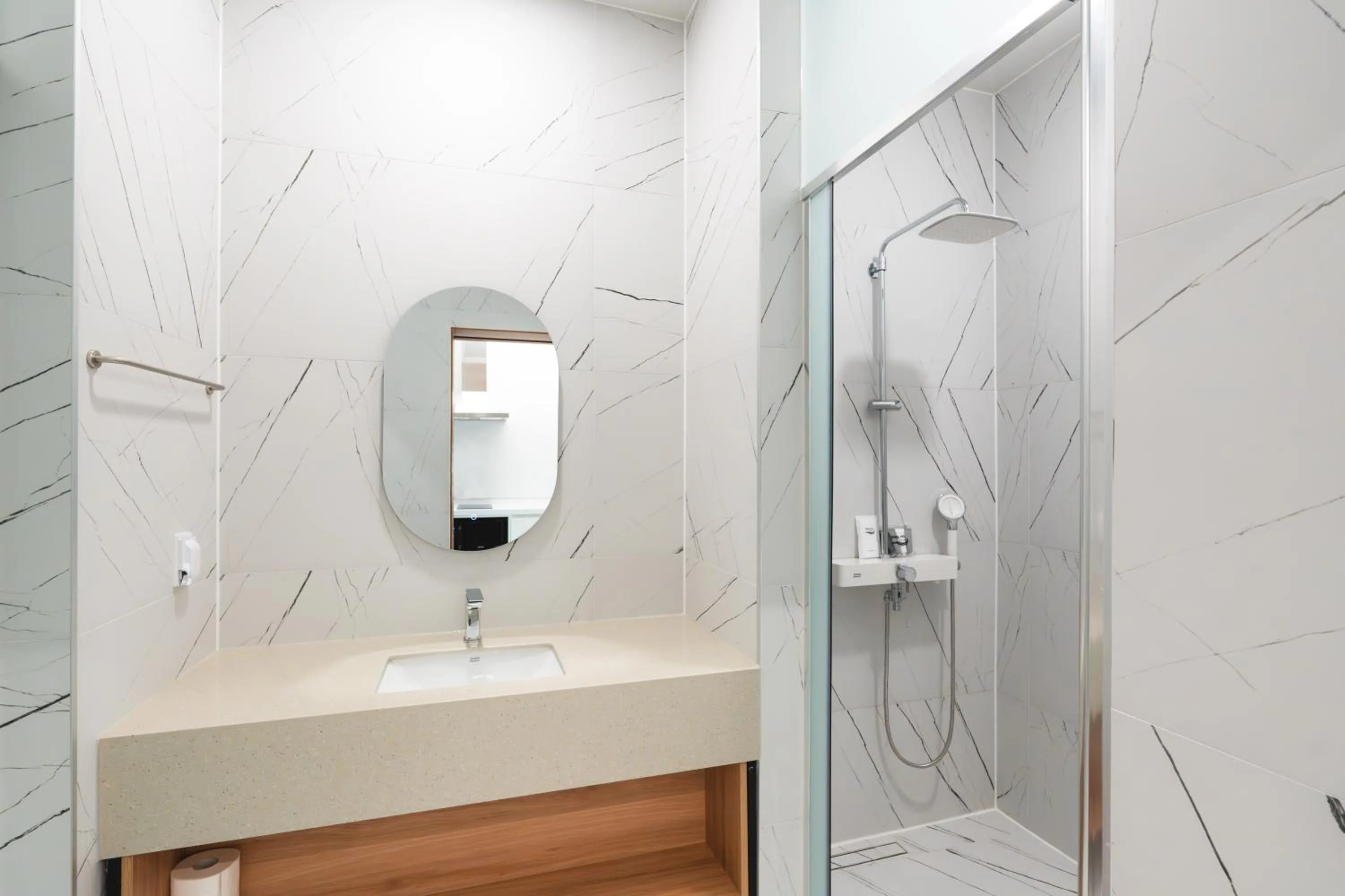 Shower in Dongho Beach Hotel