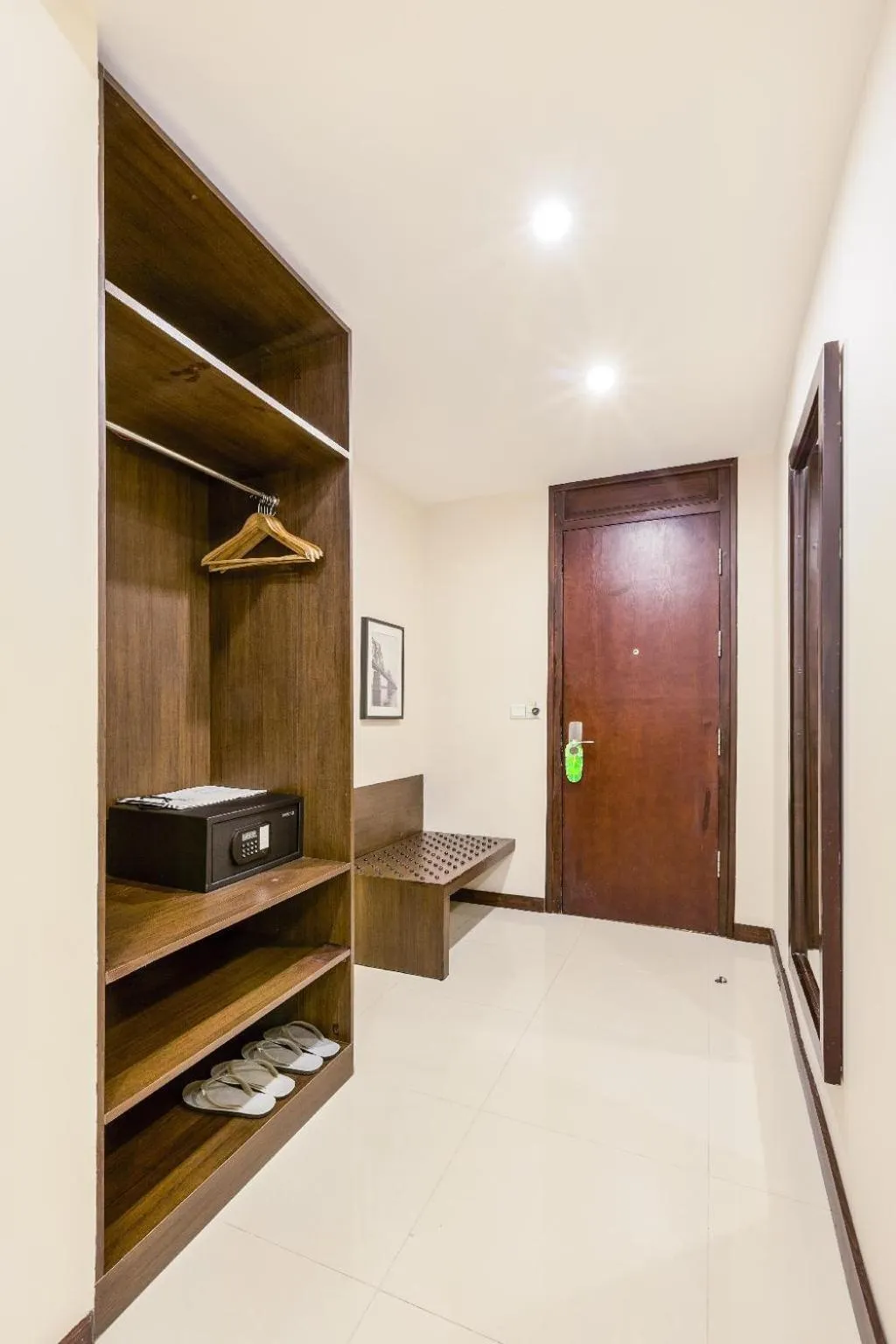 wardrobe in Hong Ha HOTEL