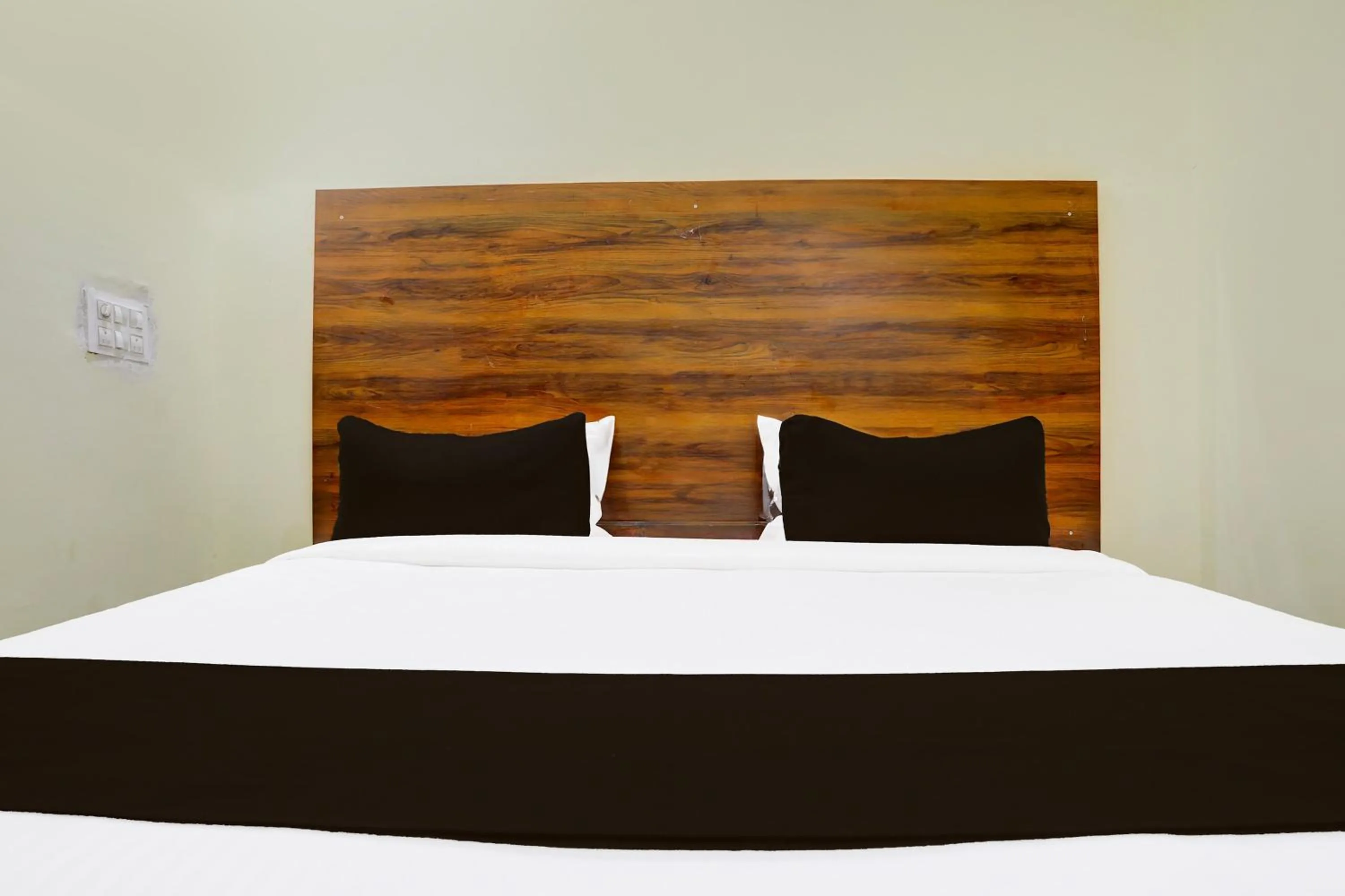 Bedroom, Bed in SPOT ON SRI KARTHIK GRAND INN