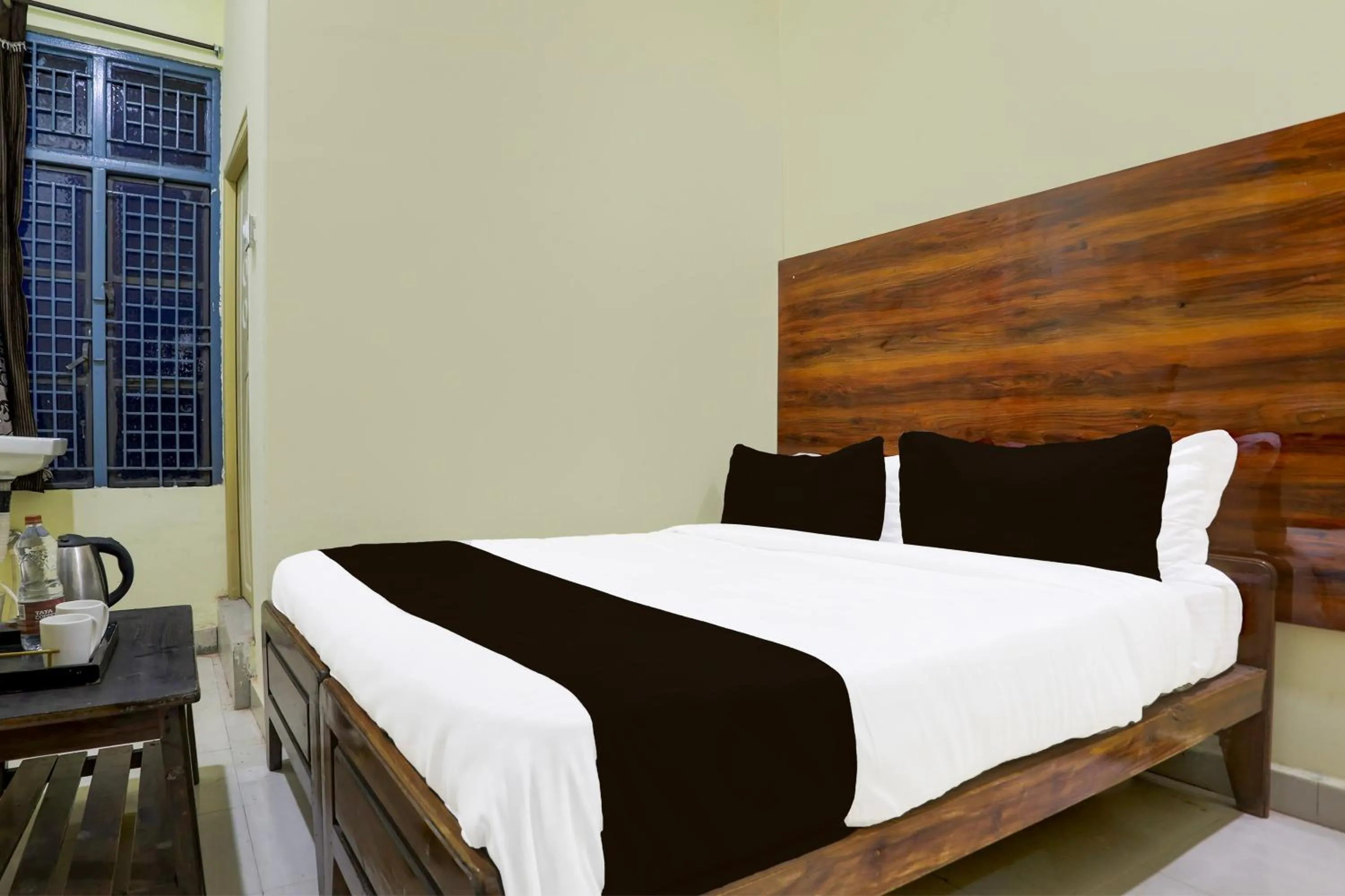 Bedroom, Bed in SPOT ON SRI KARTHIK GRAND INN