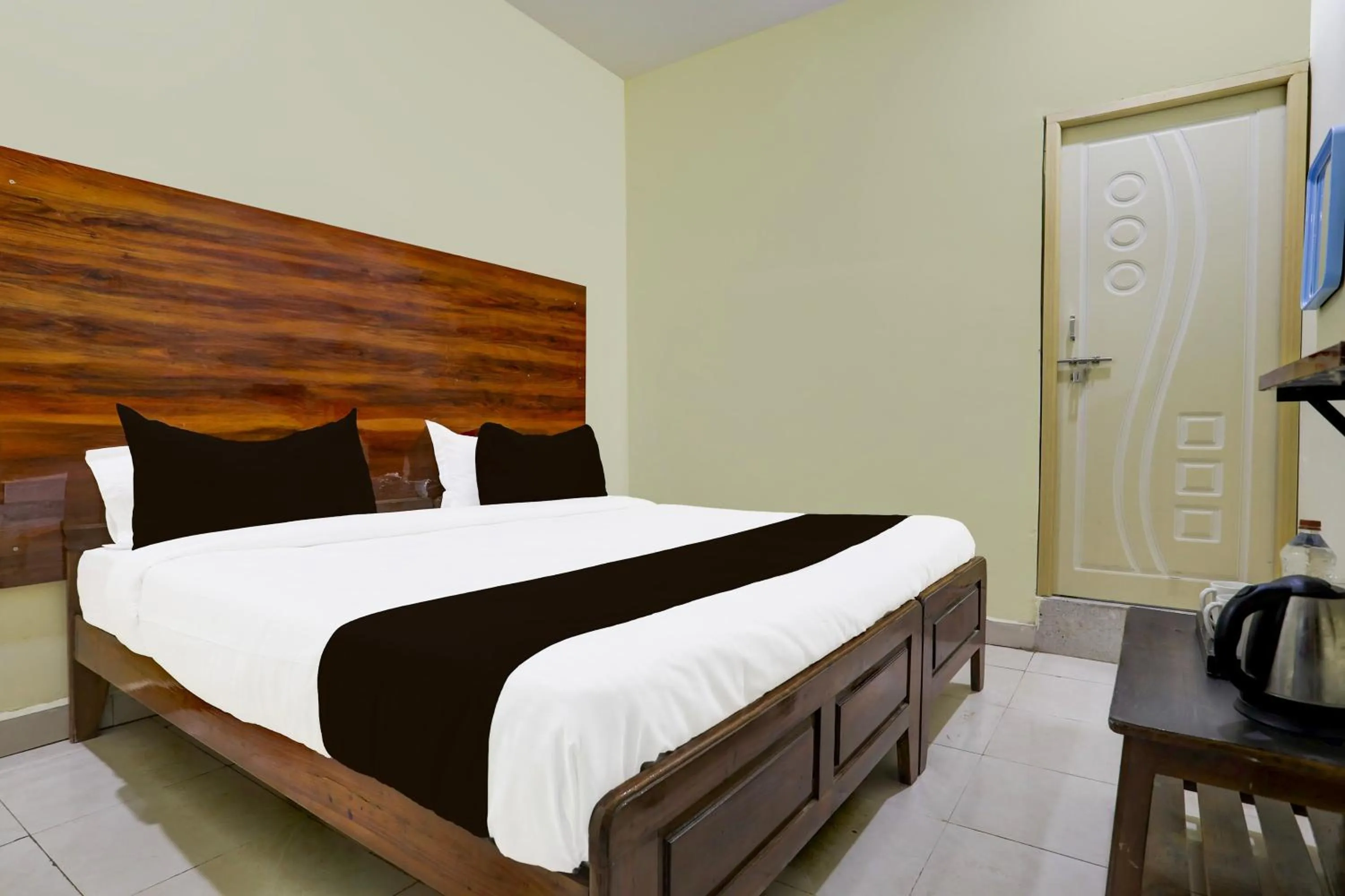 Bedroom, Bed in SPOT ON SRI KARTHIK GRAND INN