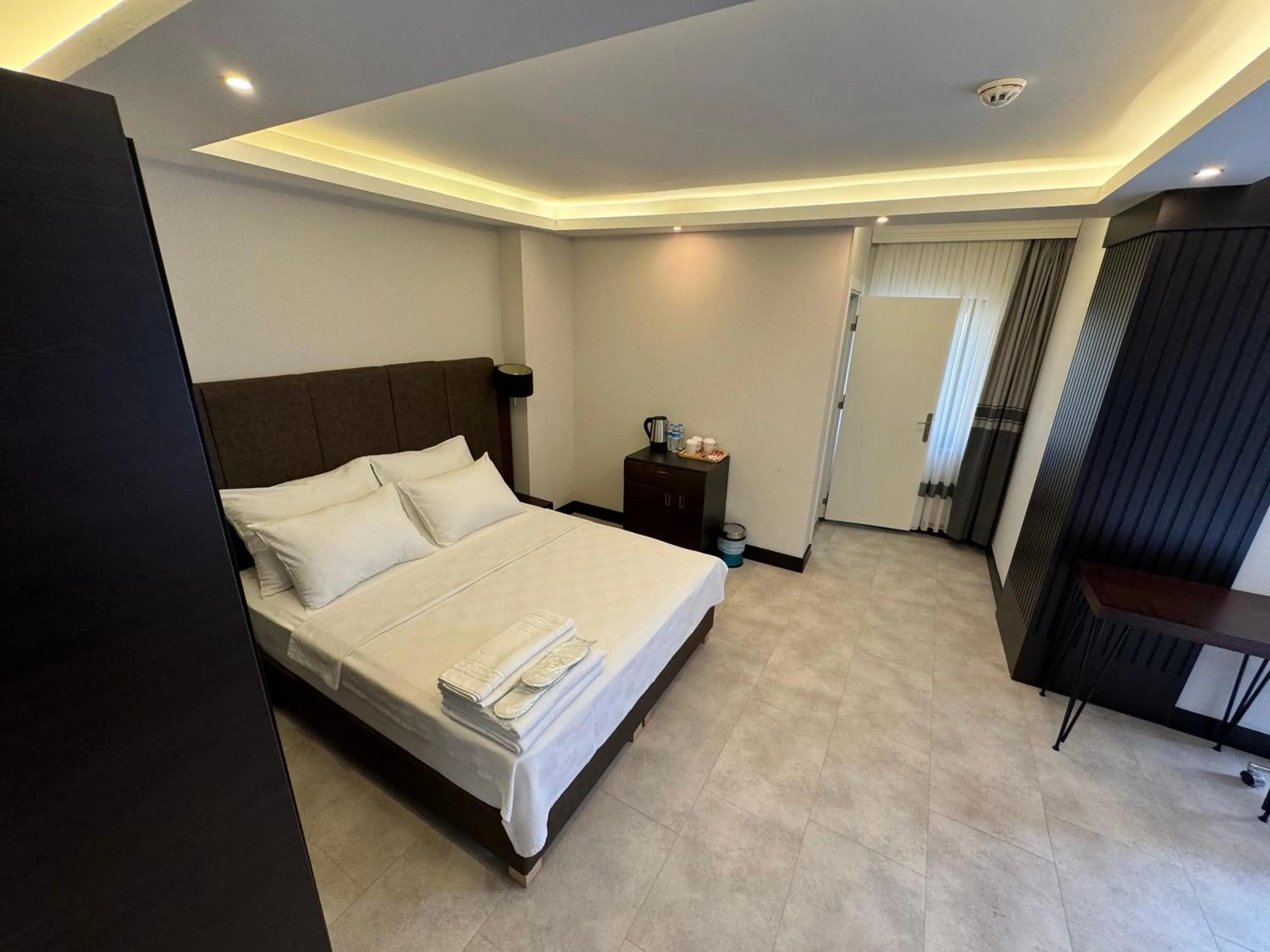 Triple Room in Visse Hotel