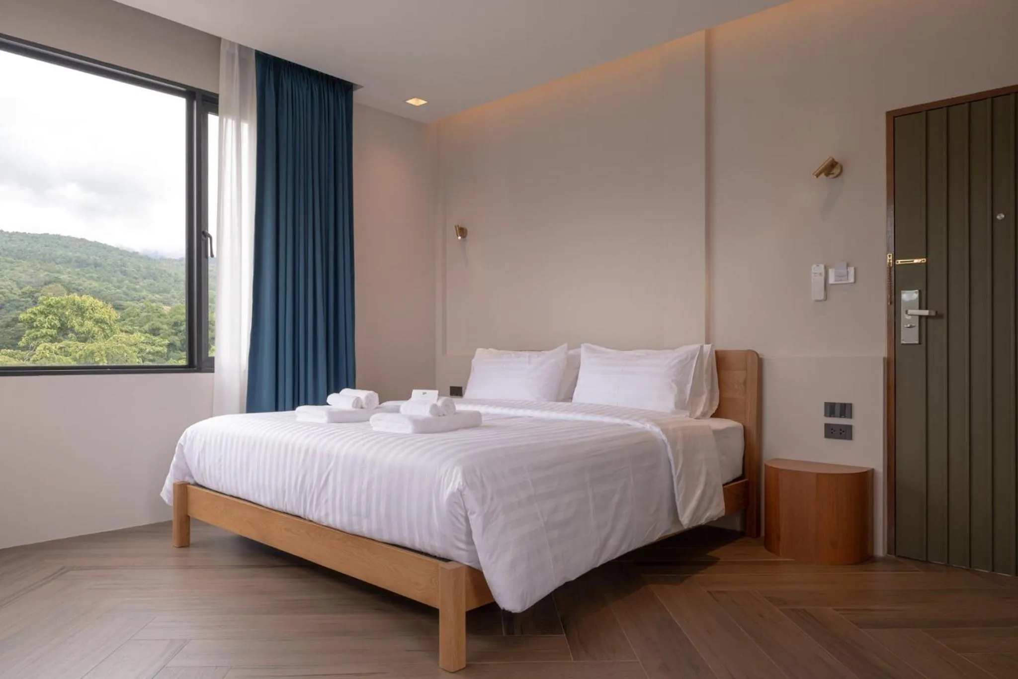 Property building, Bed in The Willoughby Maerim Hotel