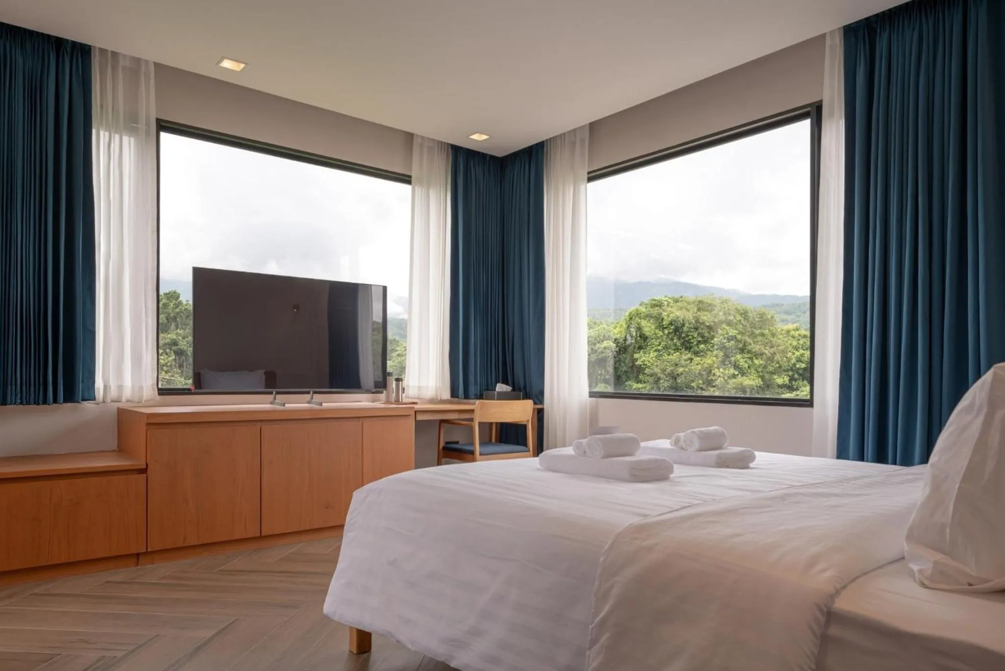 Bed in The Willoughby Maerim Hotel