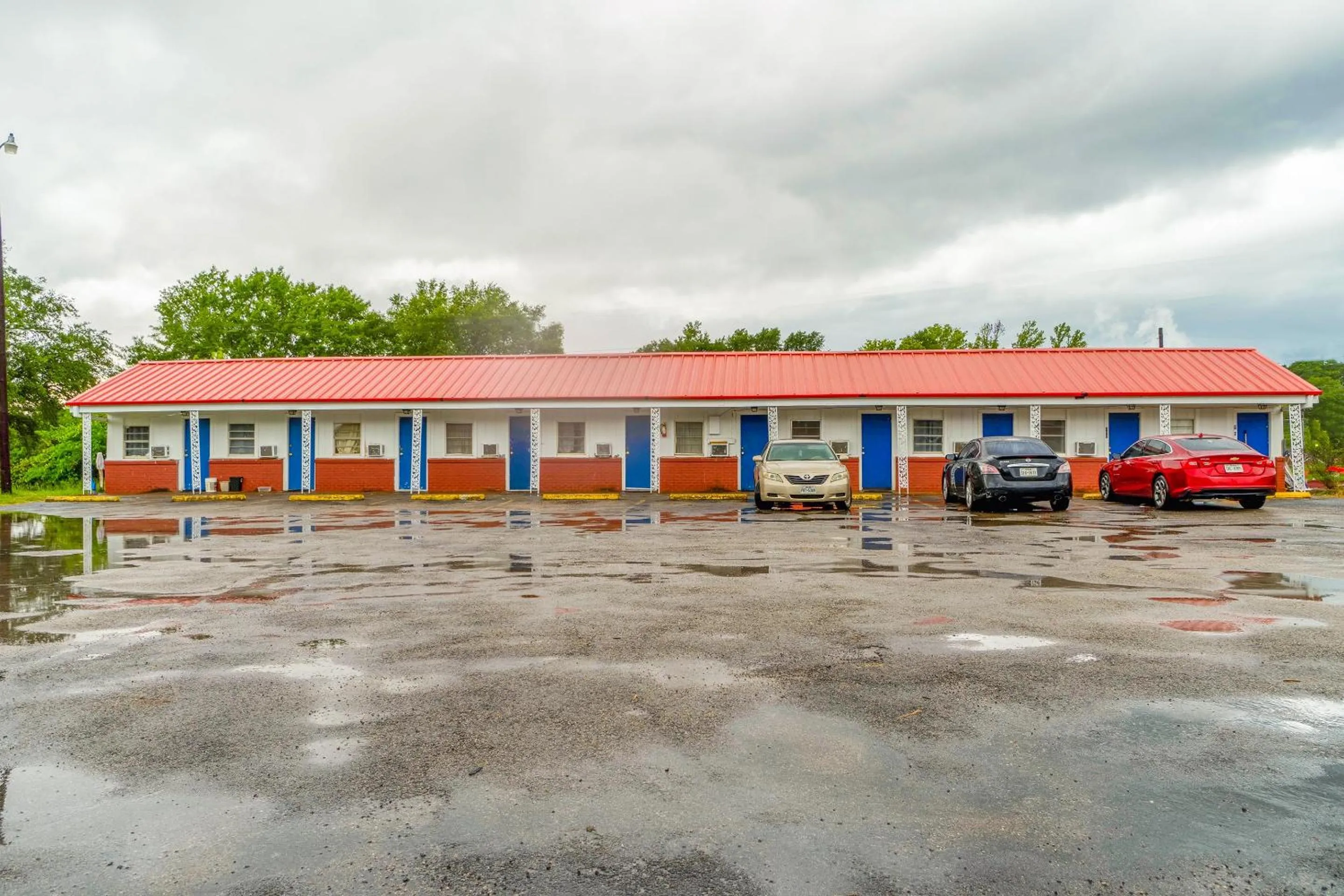Facade/entrance in Budget Inn By OYO Palestine TX Hwy 79