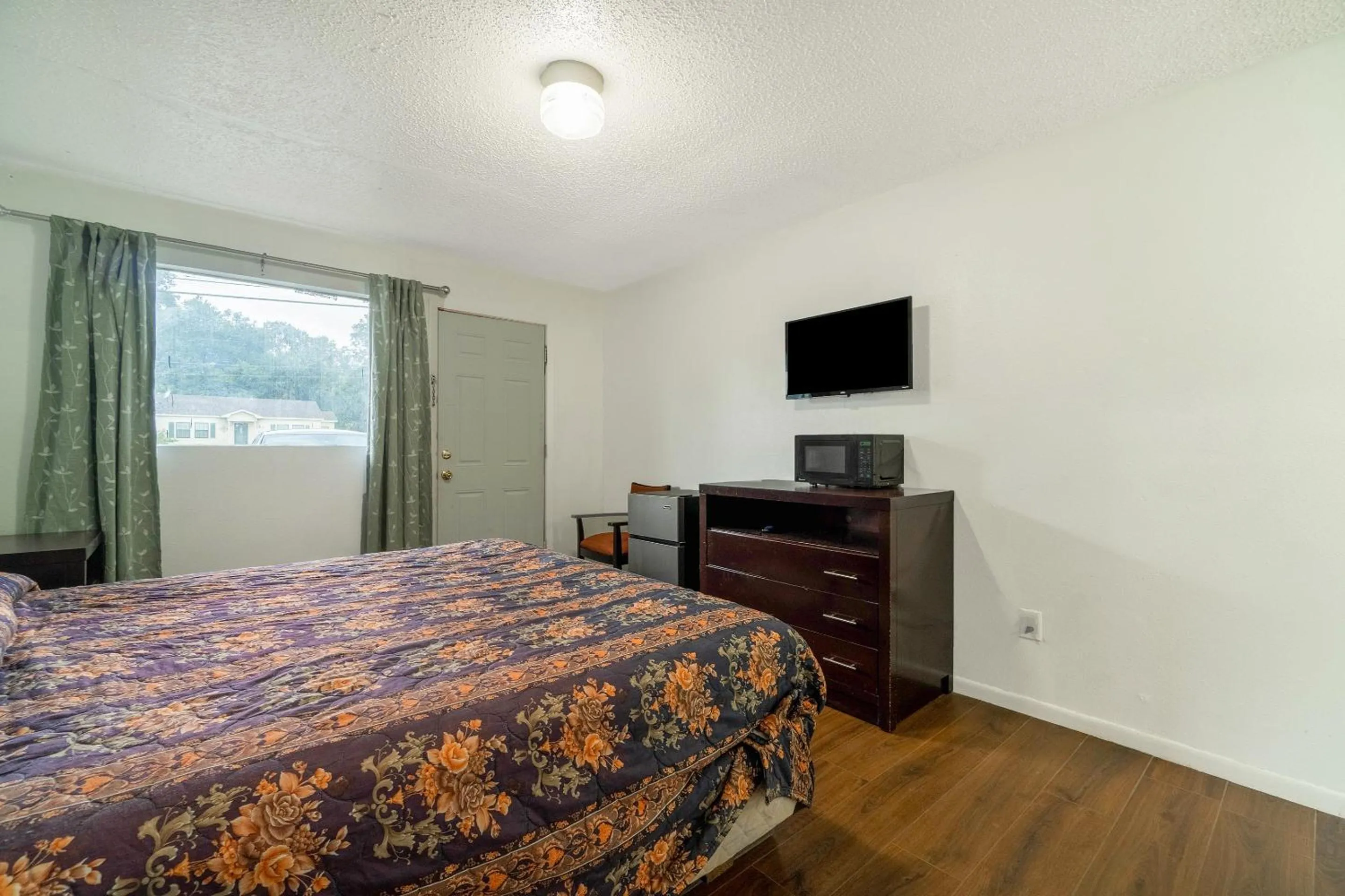 Bedroom, Bed in Budget Inn By OYO Palestine TX Hwy 79