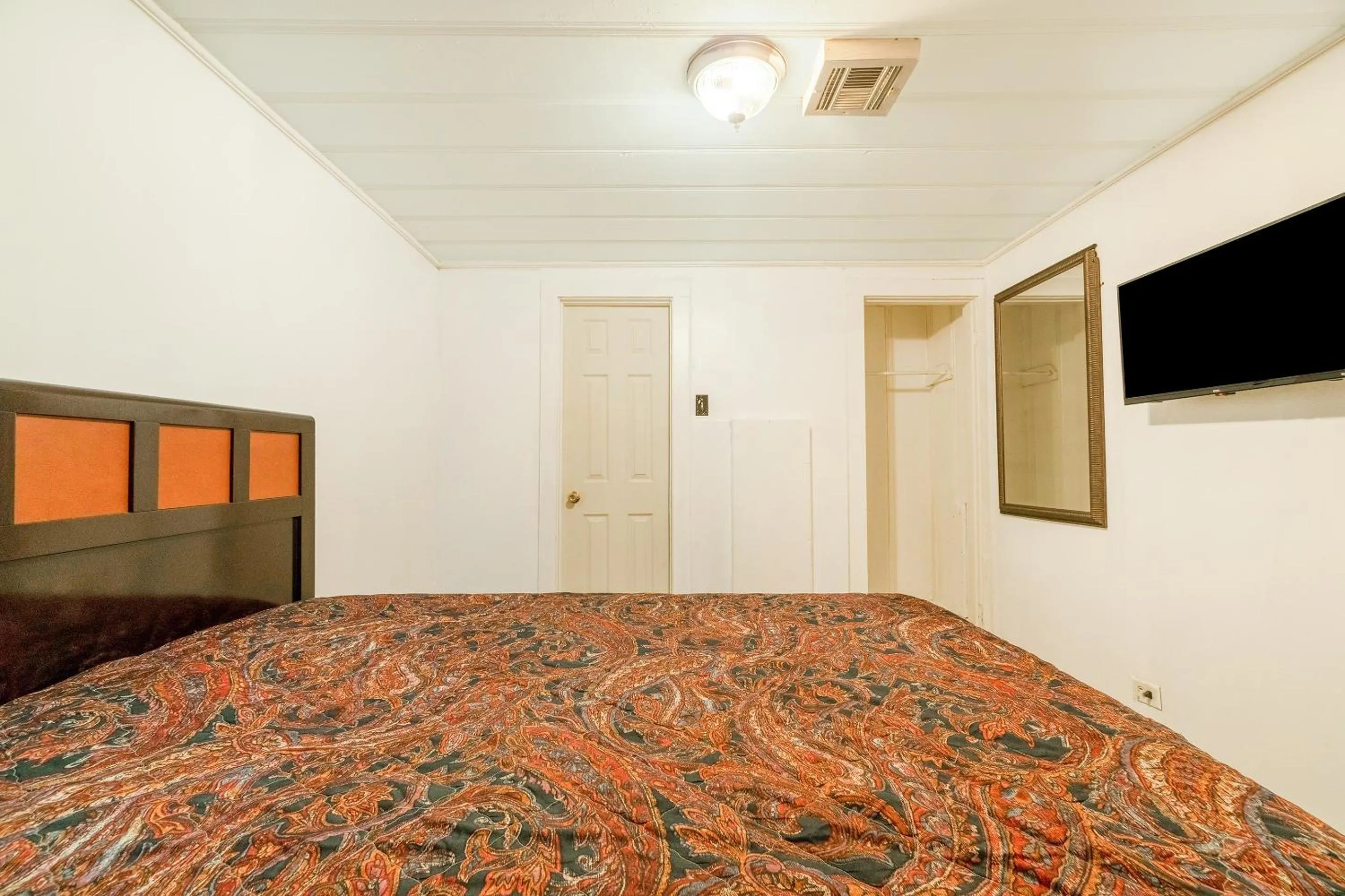 Bedroom, Bed in Budget Inn By OYO Palestine TX Hwy 79