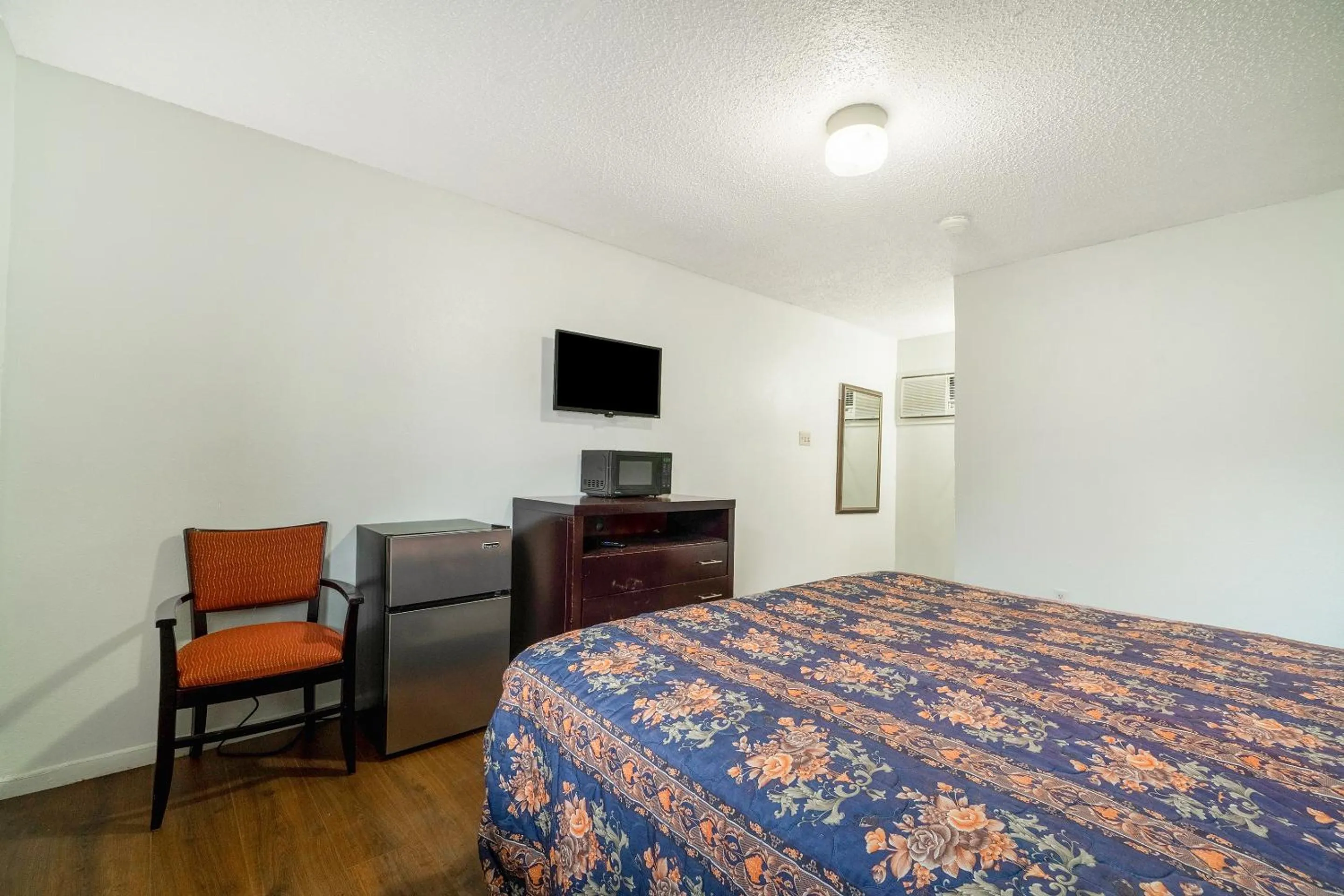 Bedroom, Bed in Budget Inn By OYO Palestine TX Hwy 79