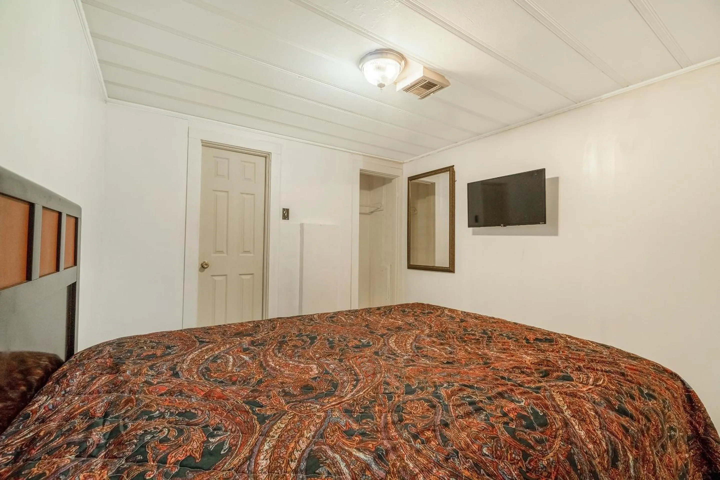 Bedroom, Bed in Budget Inn By OYO Palestine TX Hwy 79