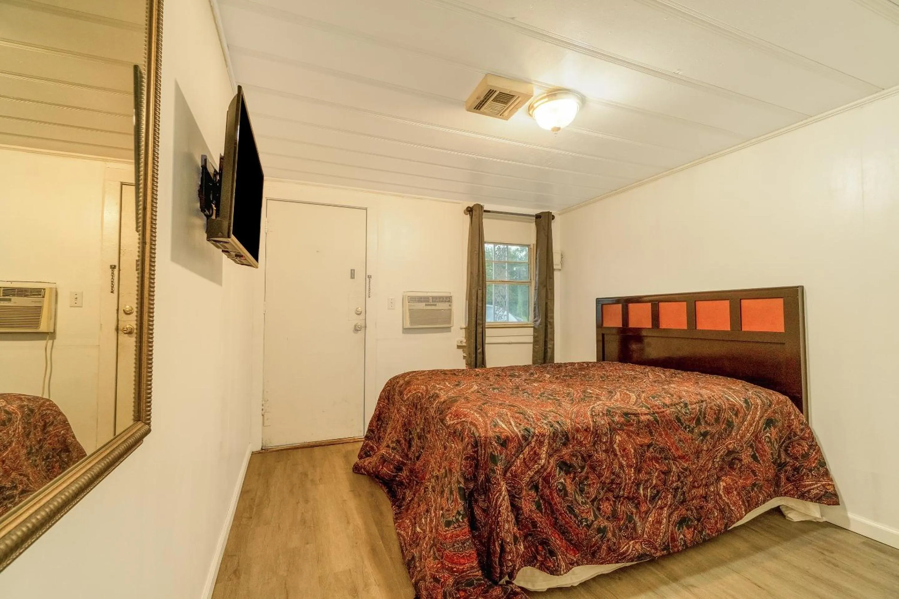 Bedroom, Bed in Budget Inn By OYO Palestine TX Hwy 79