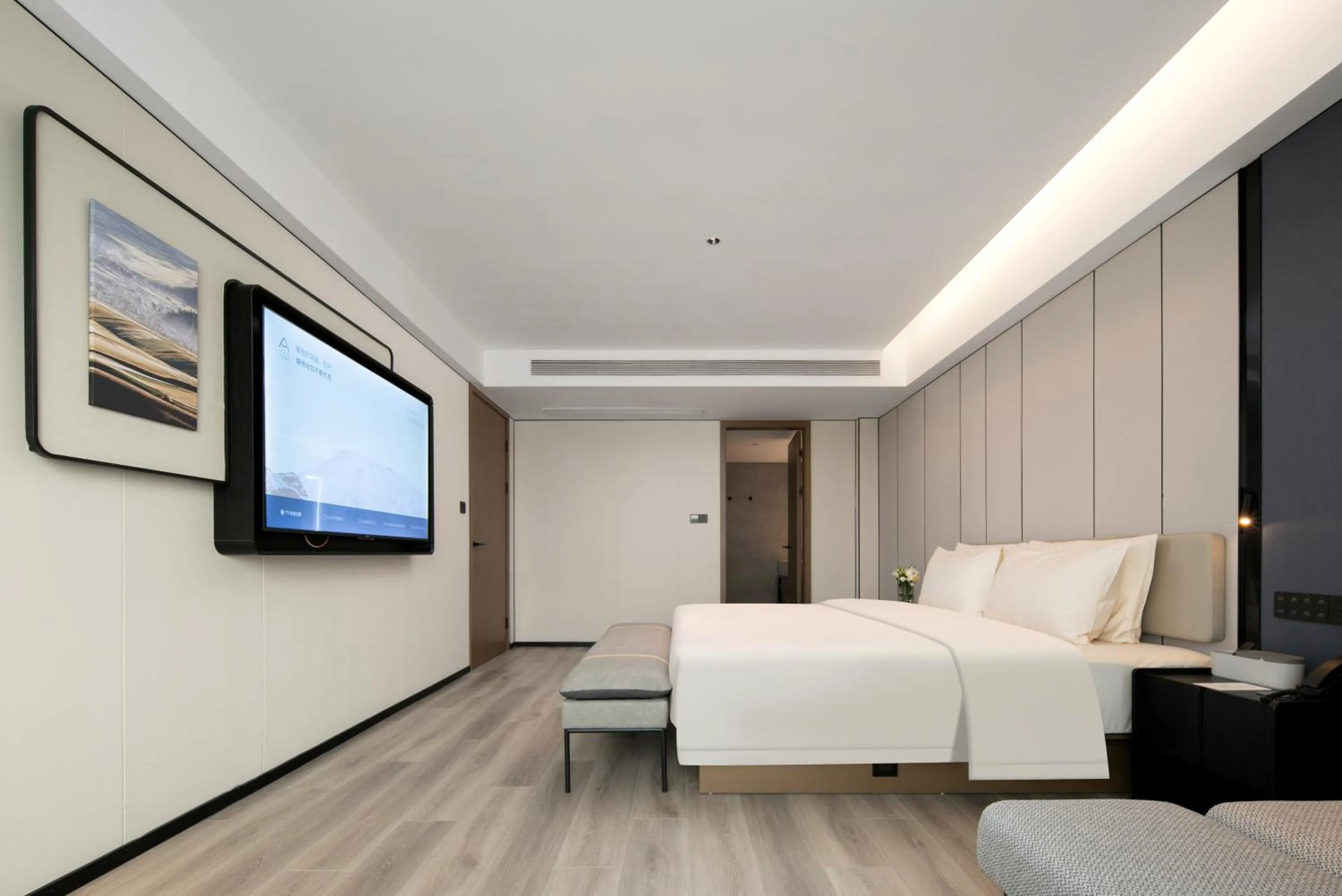 People in Atour Hotel Shanghai Baoshan Shangda Road