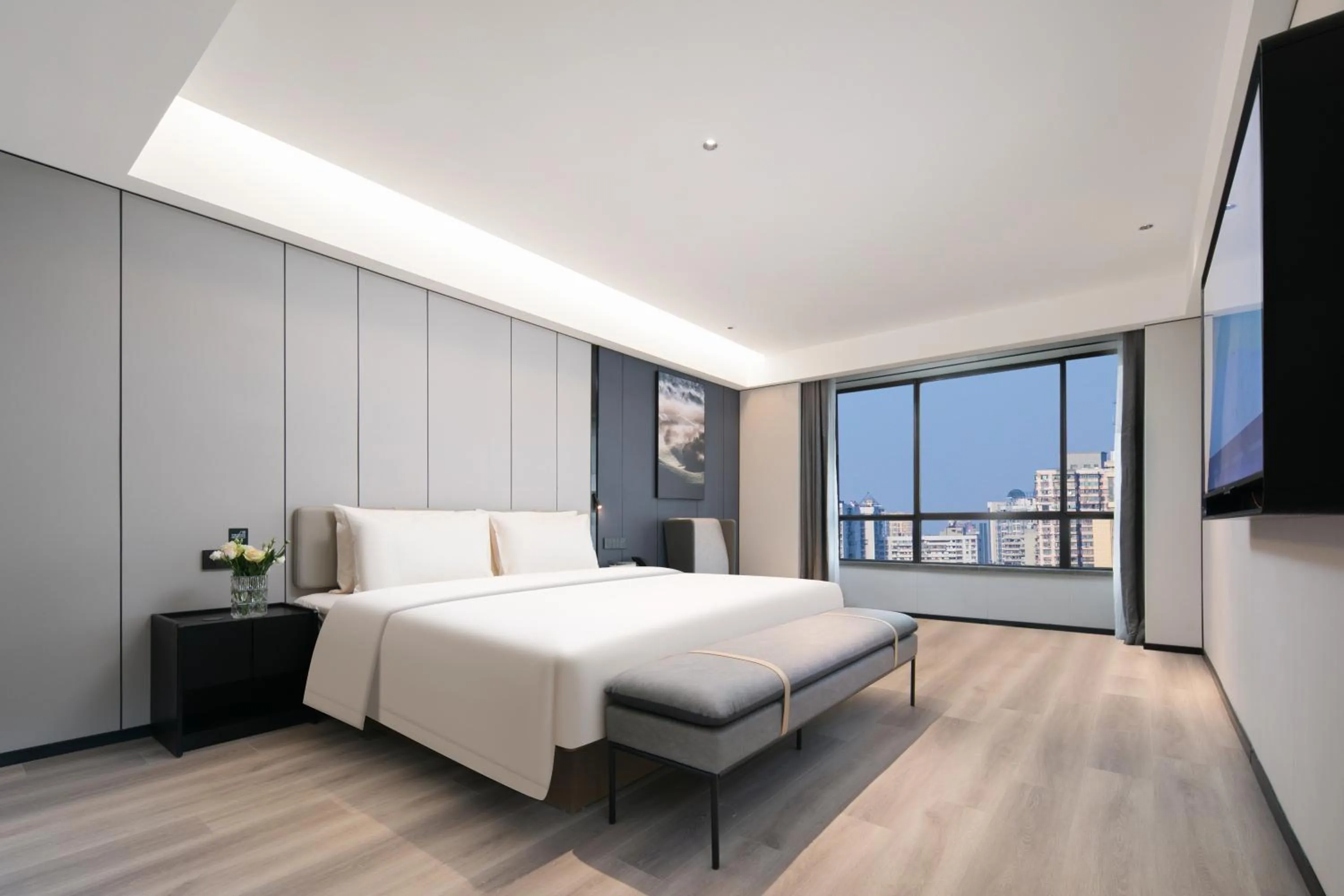 Photo of the whole room, Bed in Atour Hotel Shanghai Baoshan Shangda Road