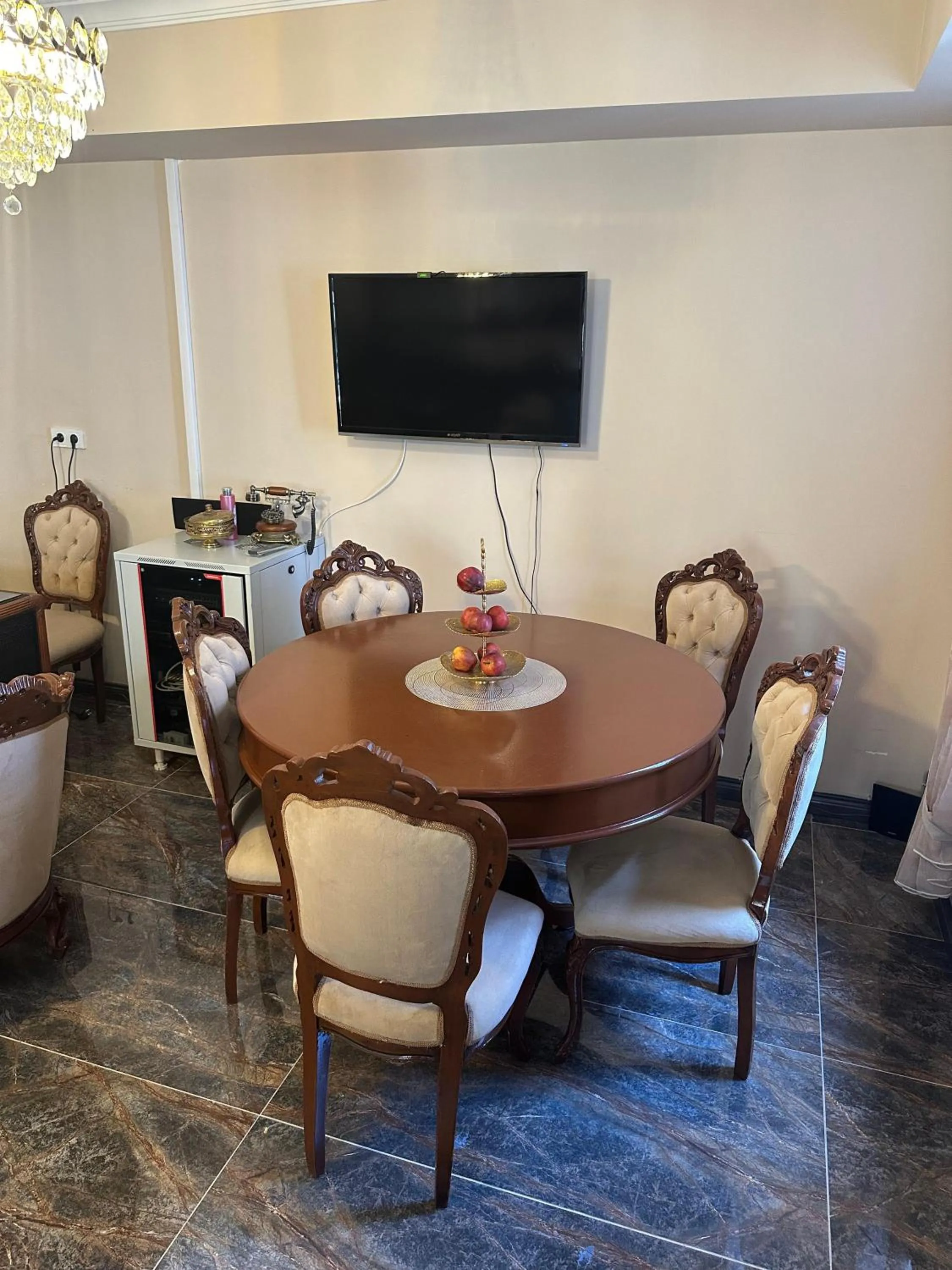 Restaurant/places to eat in Loost Town Inn Hotel