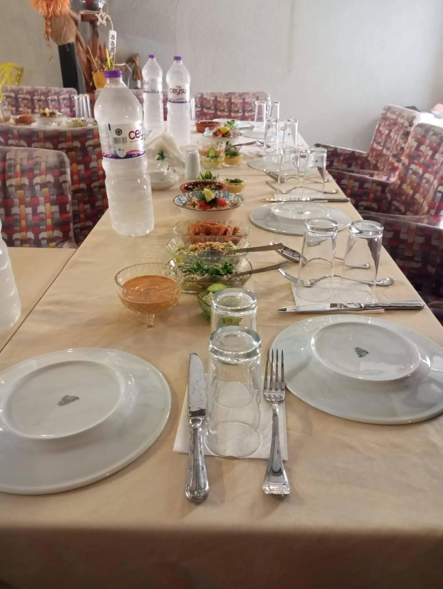 Restaurant/places to eat in Loost Town Inn Hotel