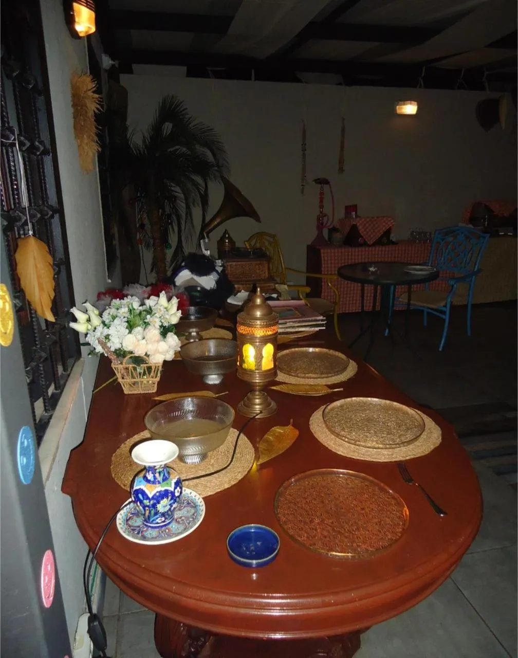 Restaurant/places to eat in Loost Town Inn Hotel