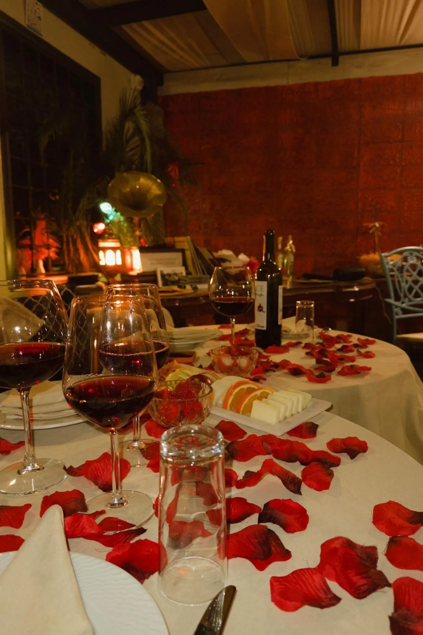 Restaurant/places to eat in Loost Town Inn Hotel