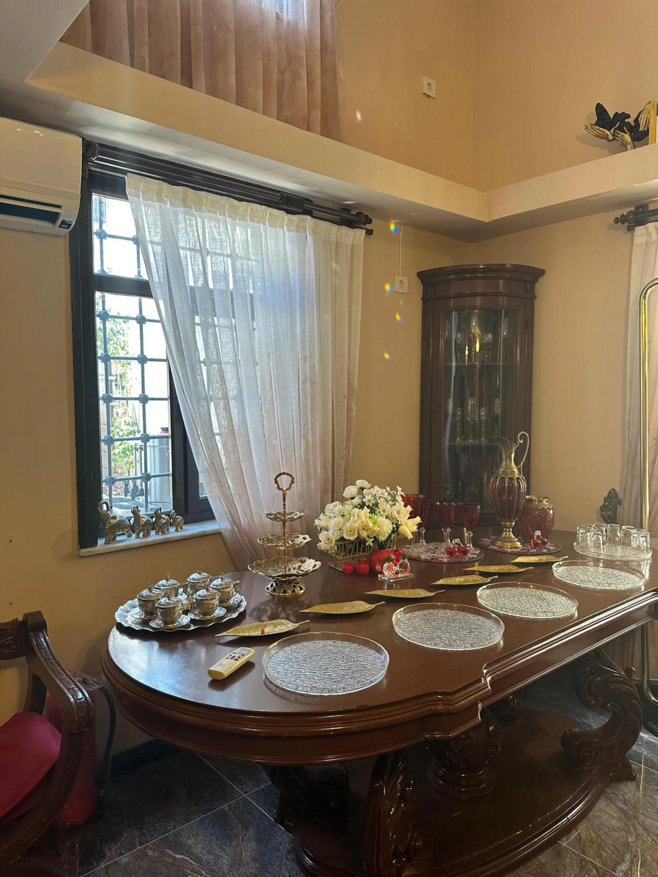 Restaurant/places to eat in Loost Town Inn Hotel