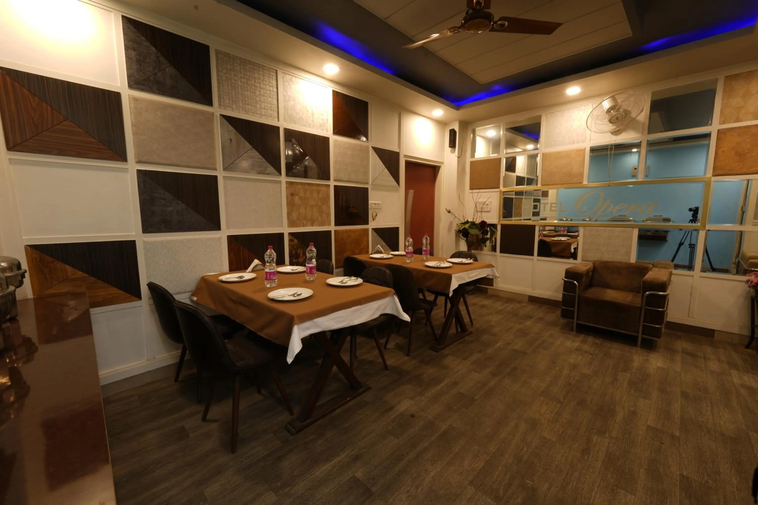 Restaurant/places to eat in Hotel Opera Mahipalpur- Delhi Airport